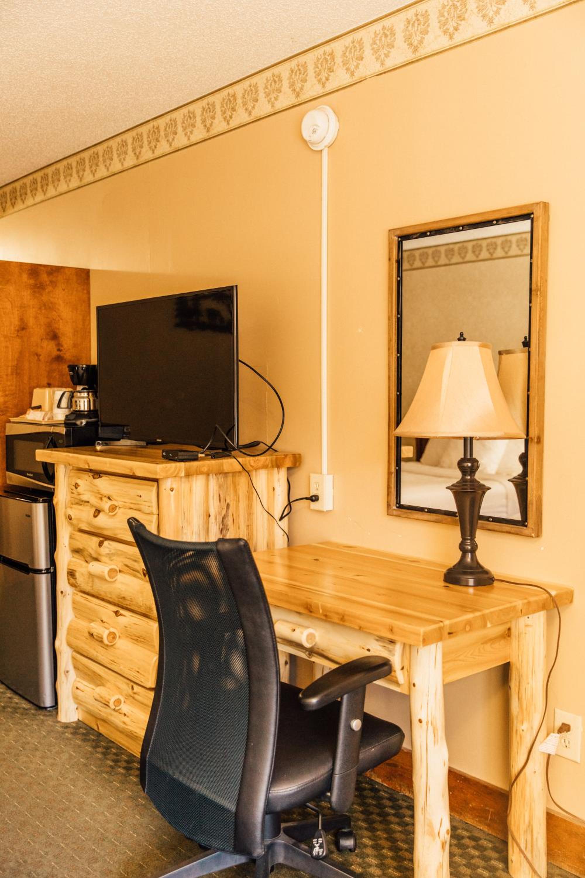 Standard Double Room with Two Queen Beds photo 2