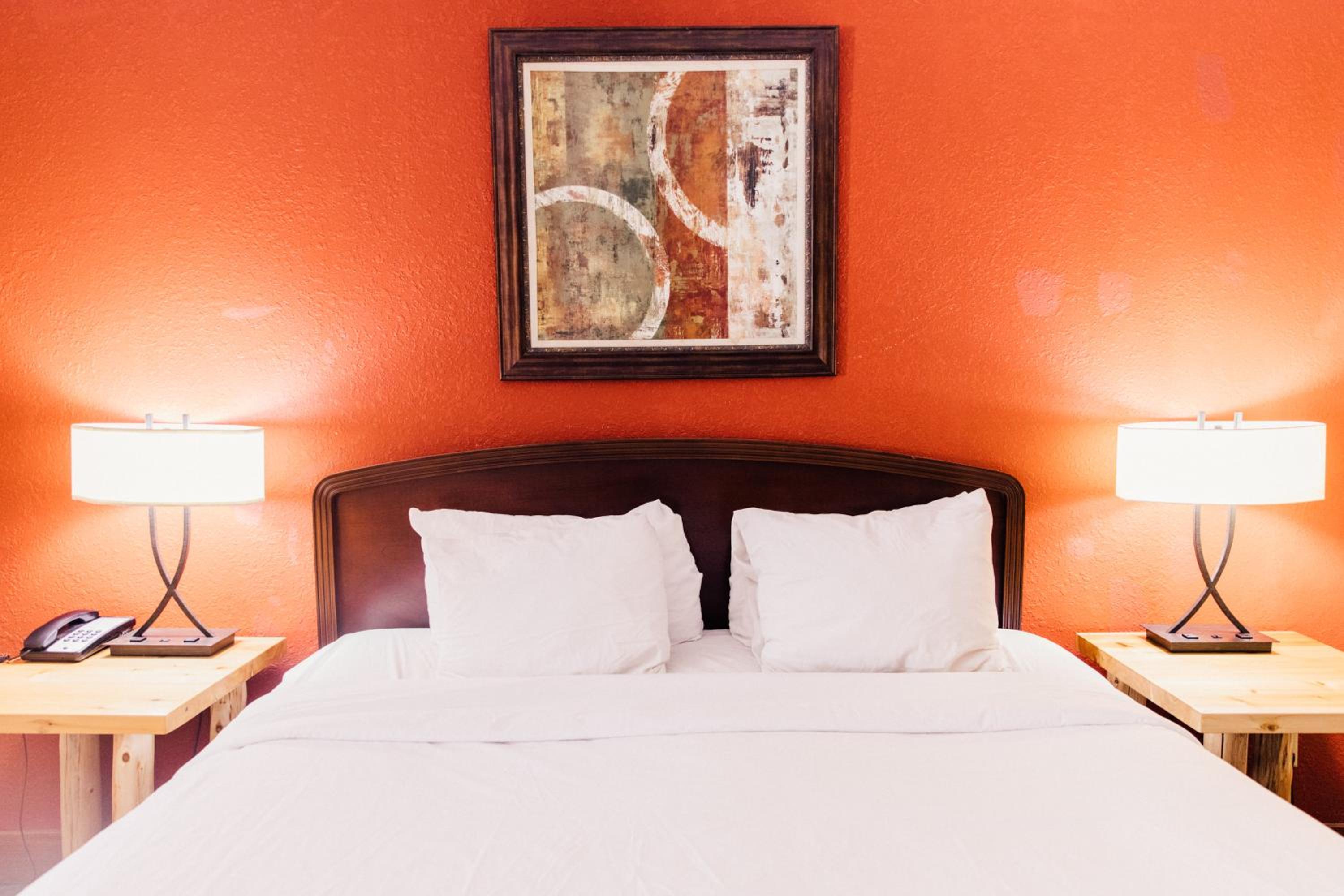 Standard King Room with One King Bed (Non Smoking) photo 3