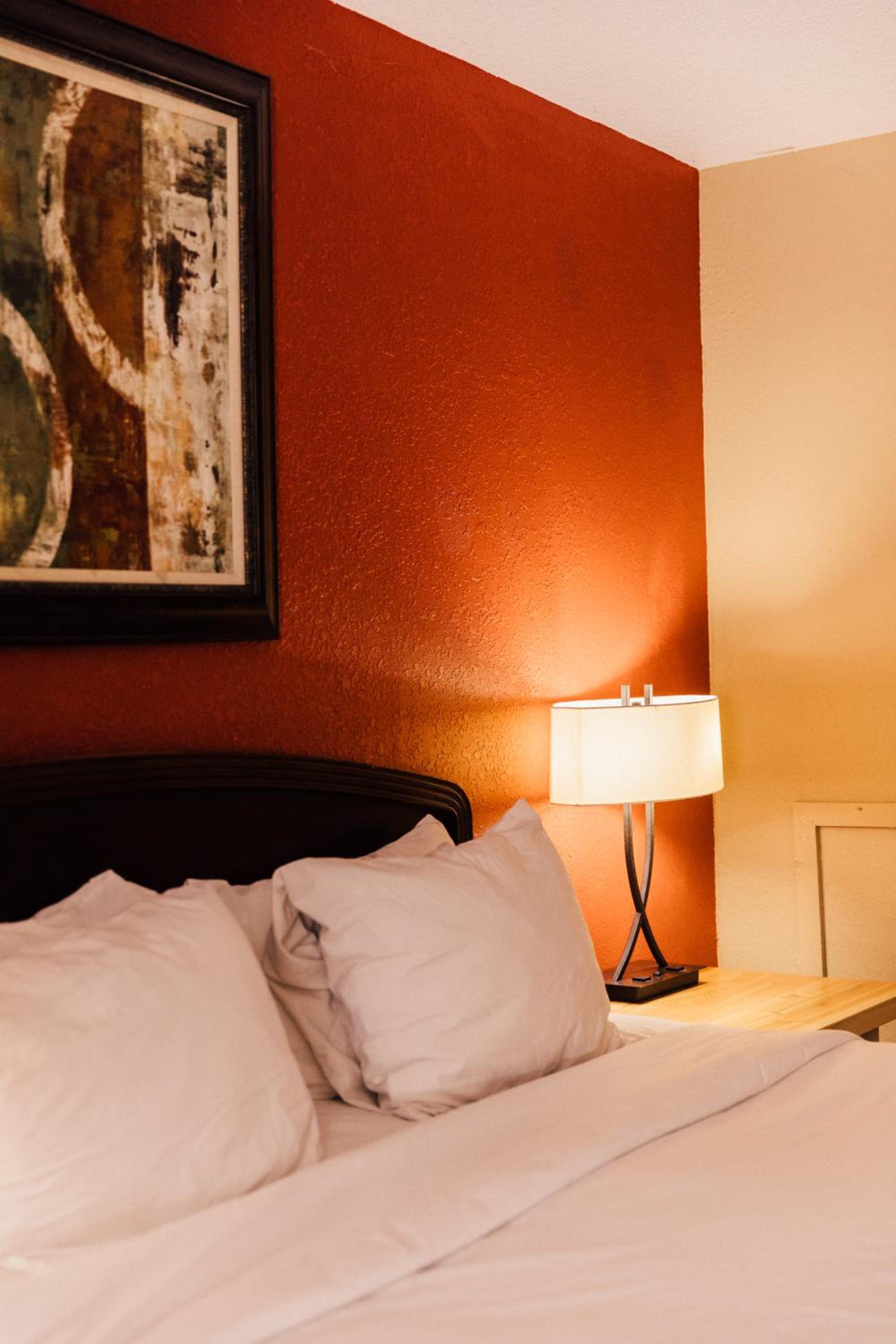 Standard King Room with One King Bed (Non Smoking) photo 2