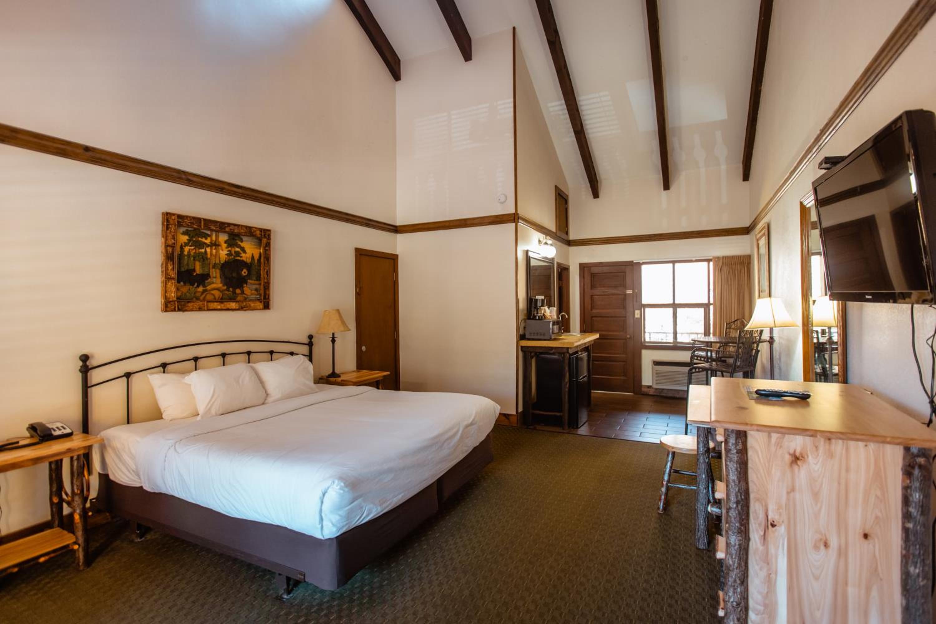 Deluxe King Room with One King Bed (Non Smoking) photo 1