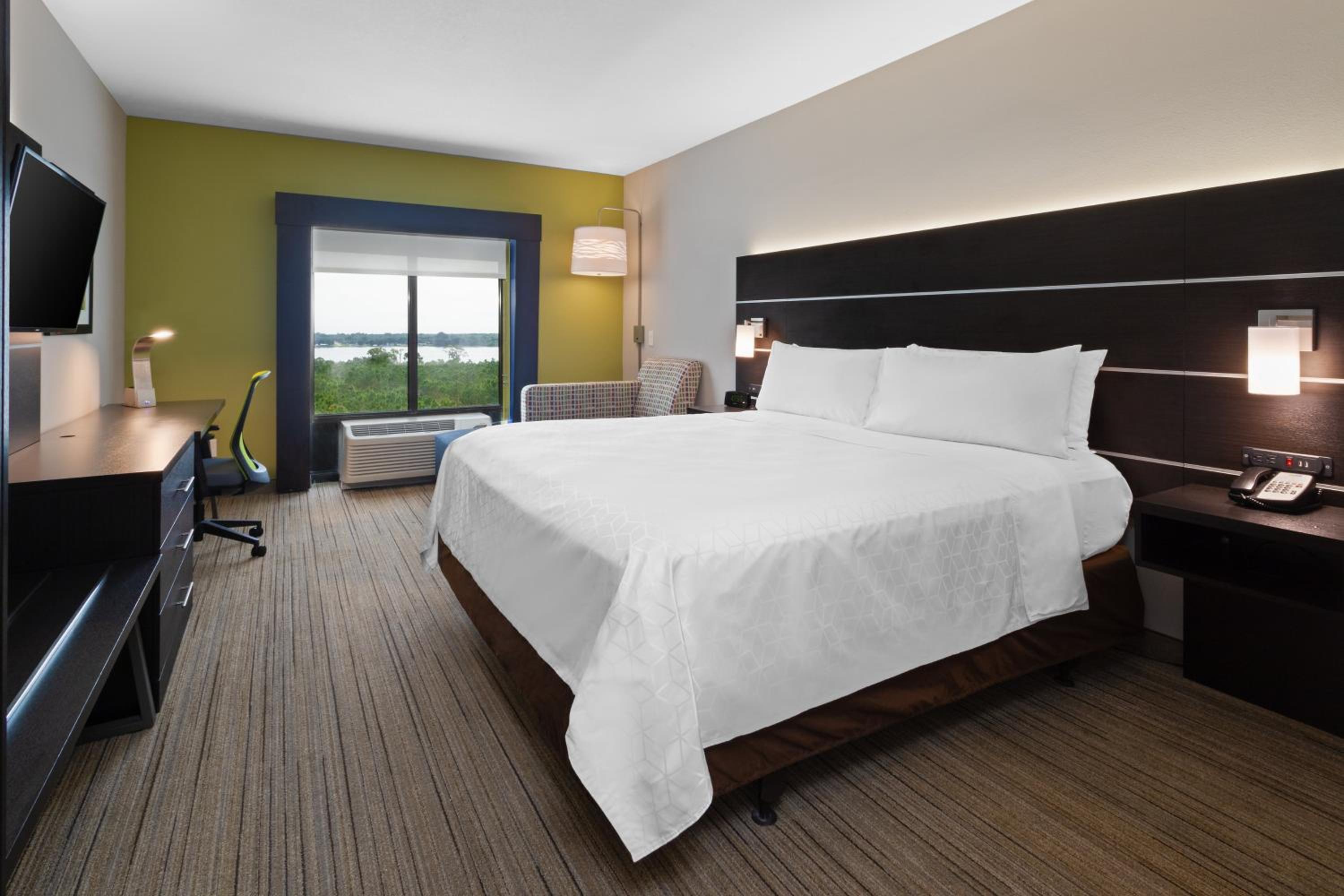 Standard King Room - Photo 3