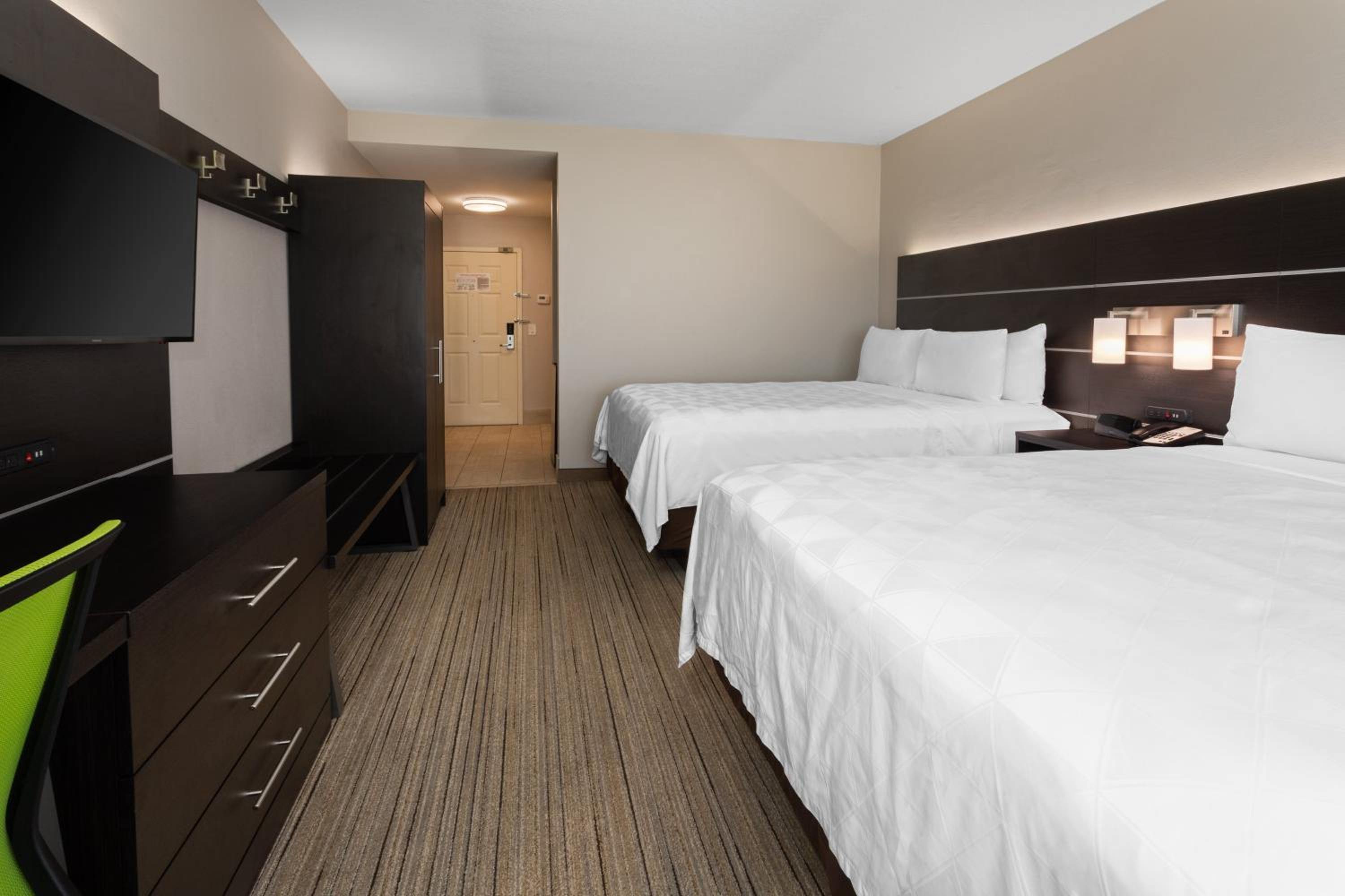 Standard Queen Room with Two Queen Beds and Mobility Accessible Tub - Photo 1