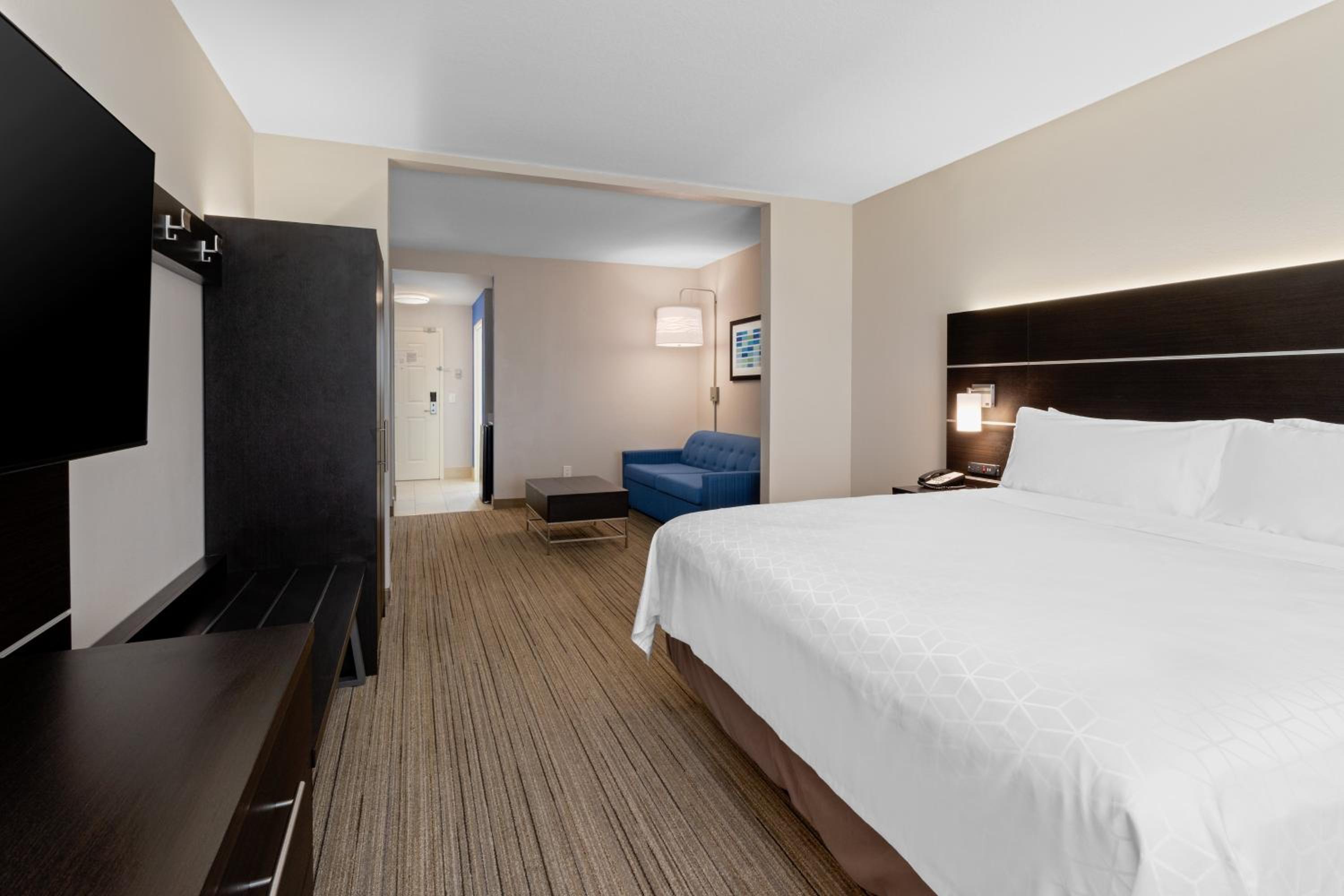 King Suite - Photo 2