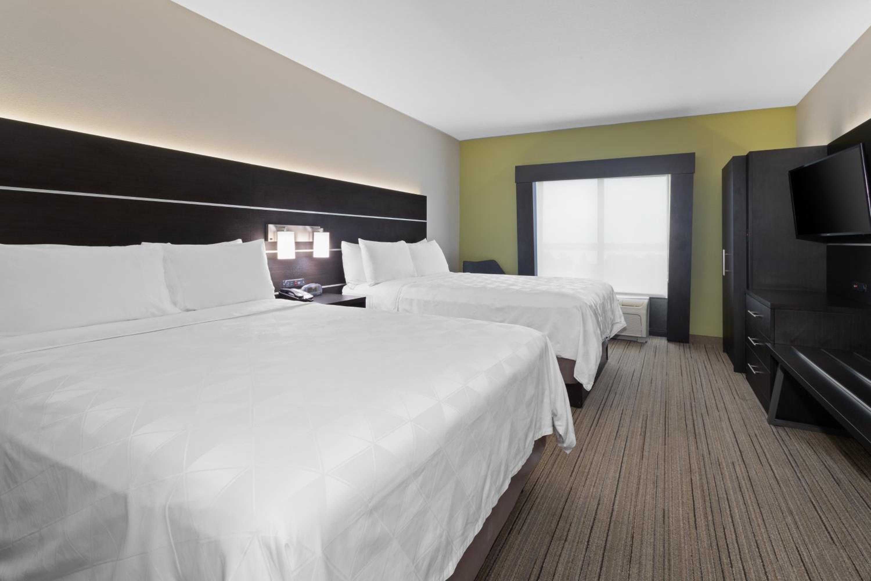 Standard Room with Two Queen Beds - Photo 1