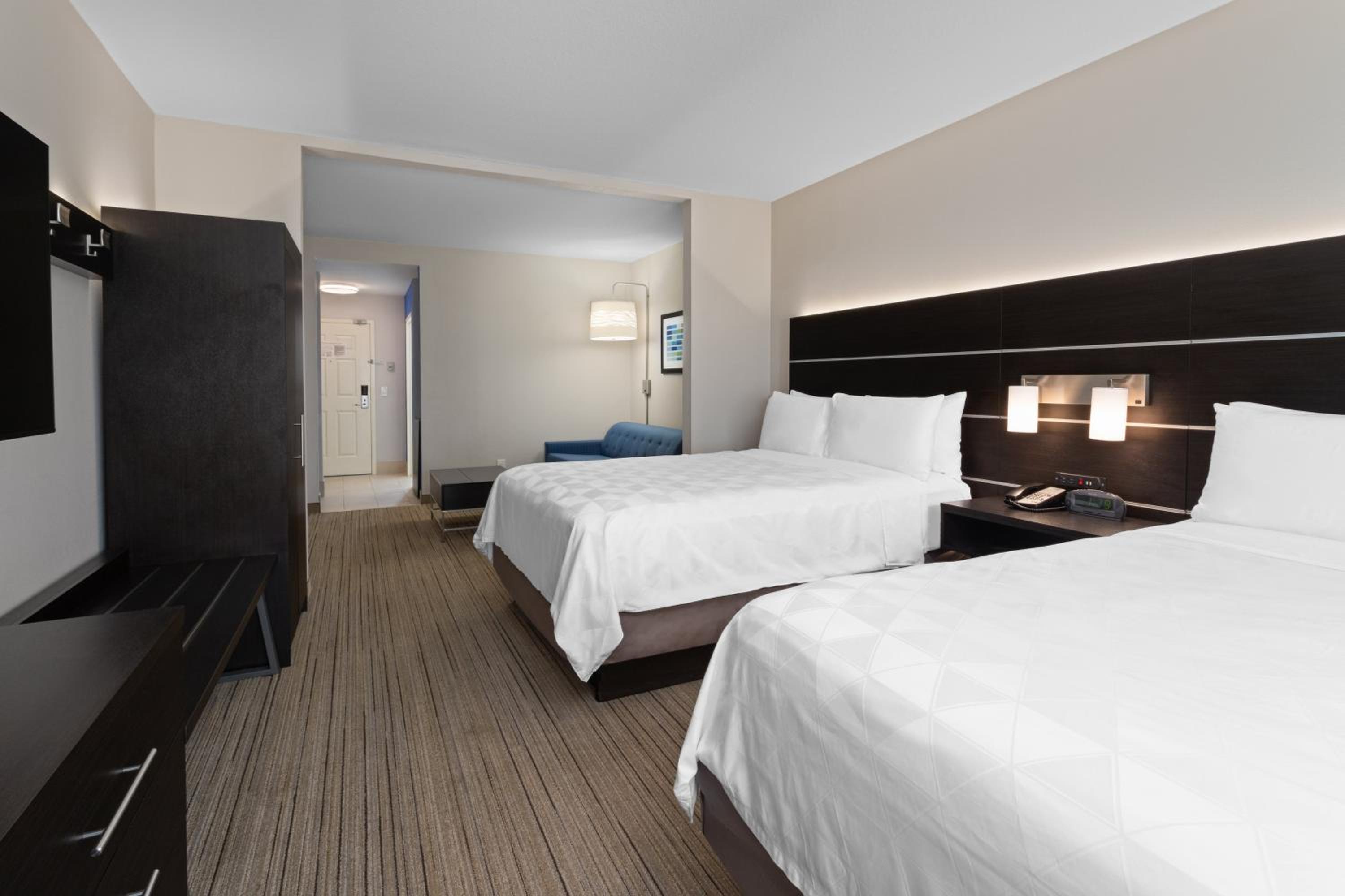 Queen Suite with Two Queen Beds - Photo 1