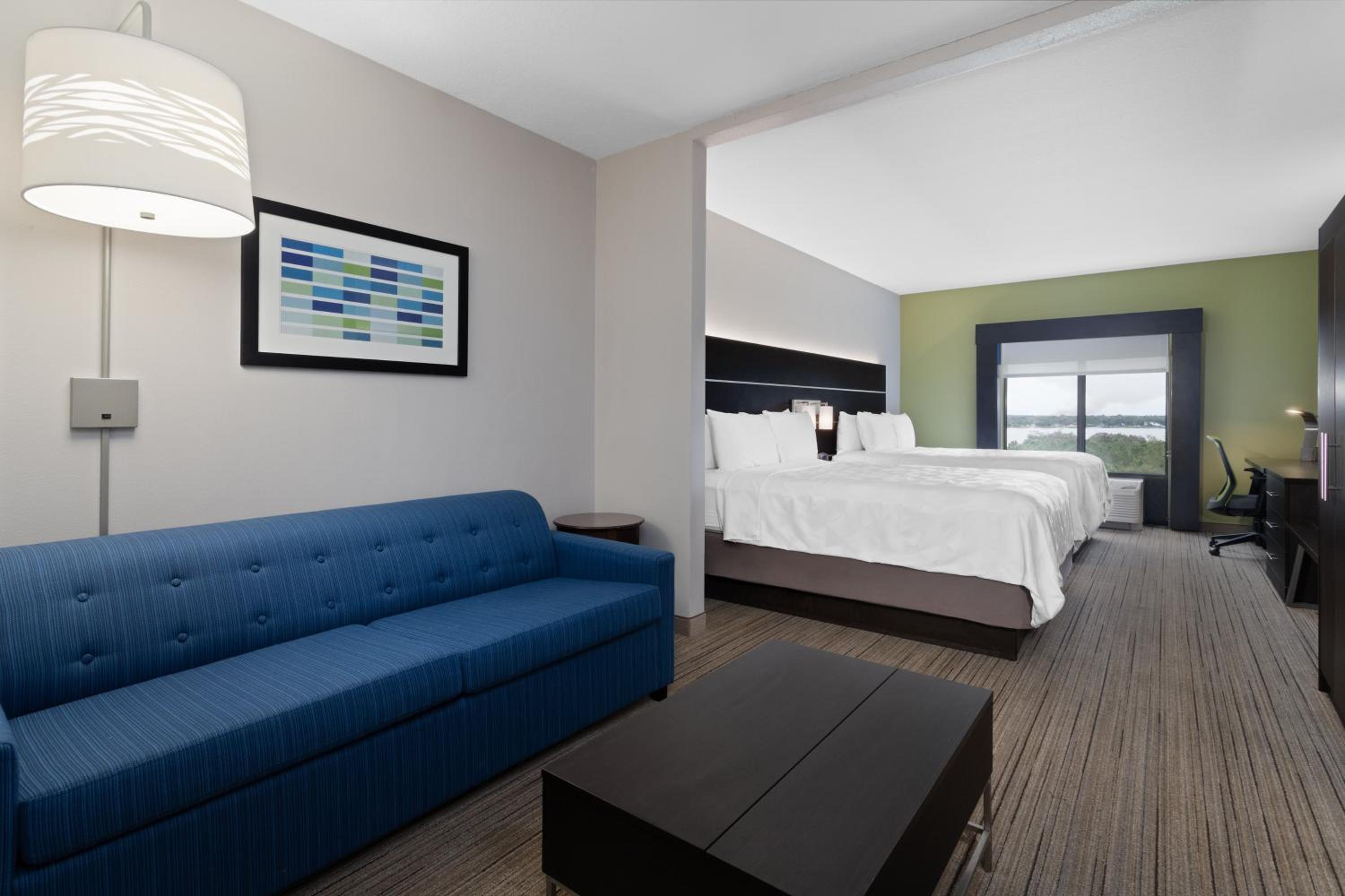 Queen Suite with Two Queen Beds - Photo 5