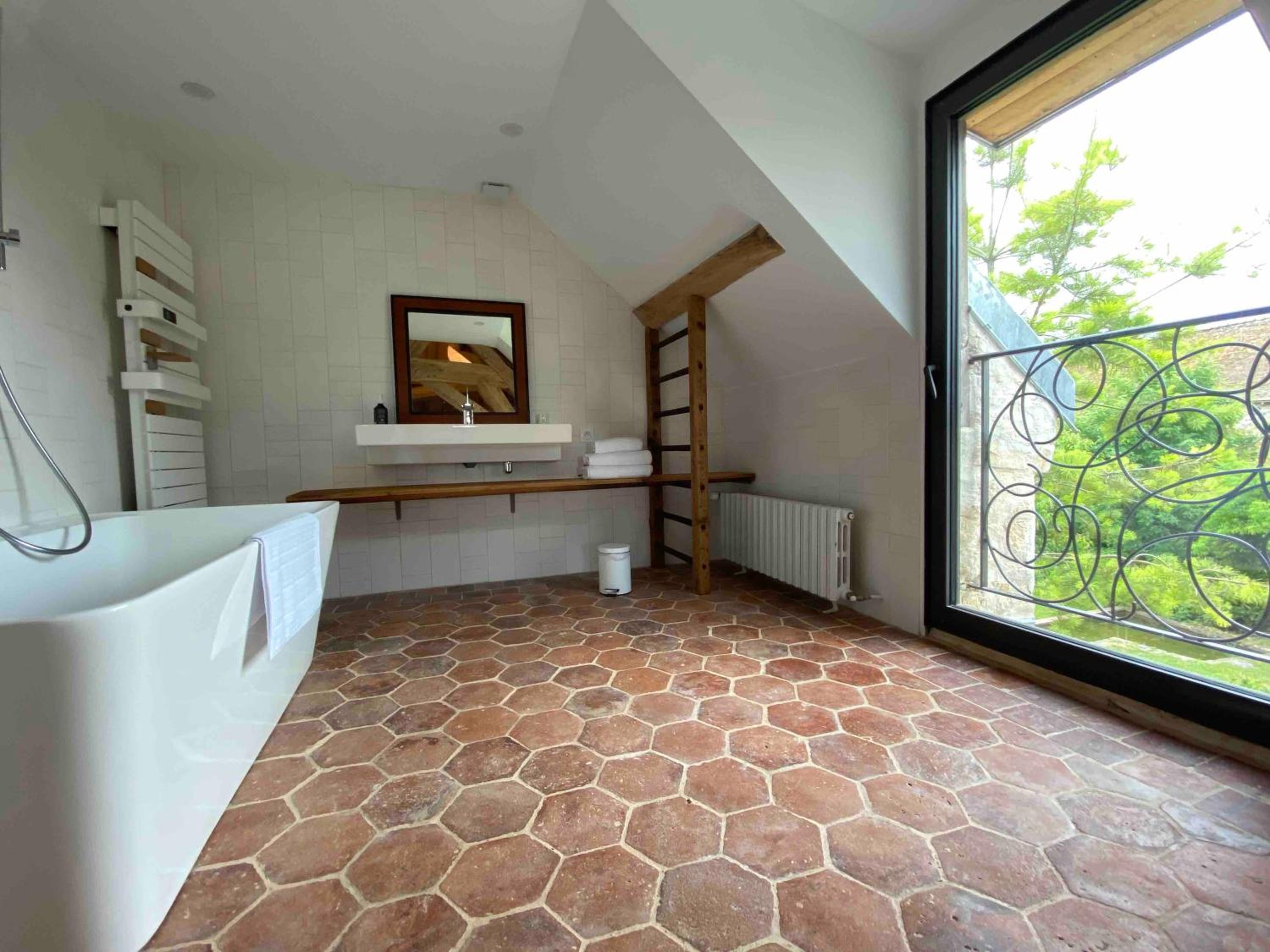 Deluxe Family Suite - Photo 2