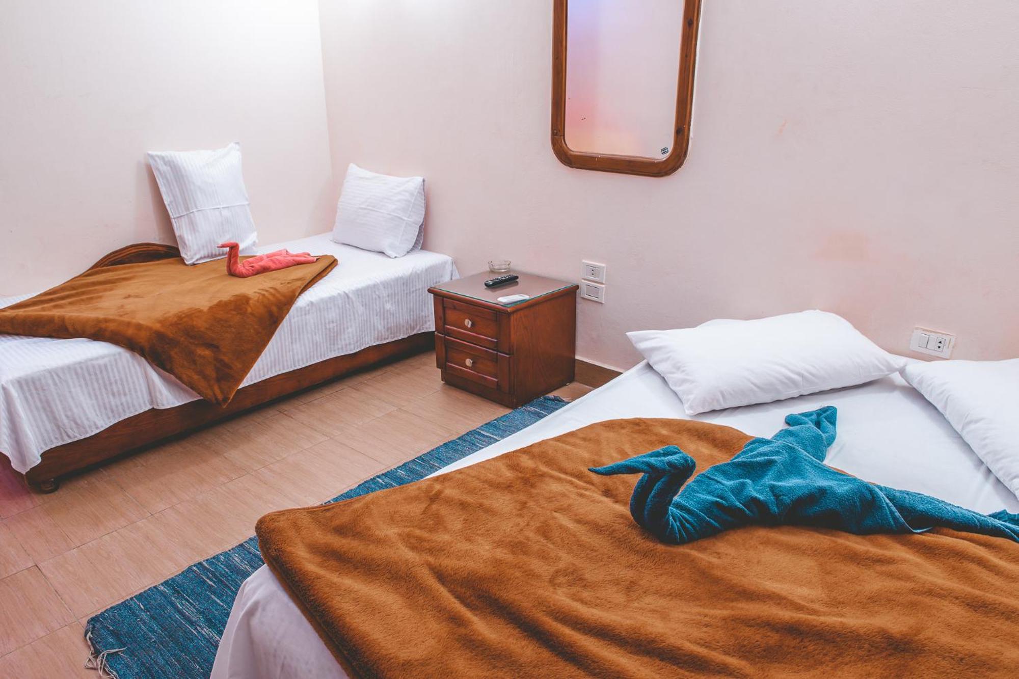 Budget Double Room - Photo 3