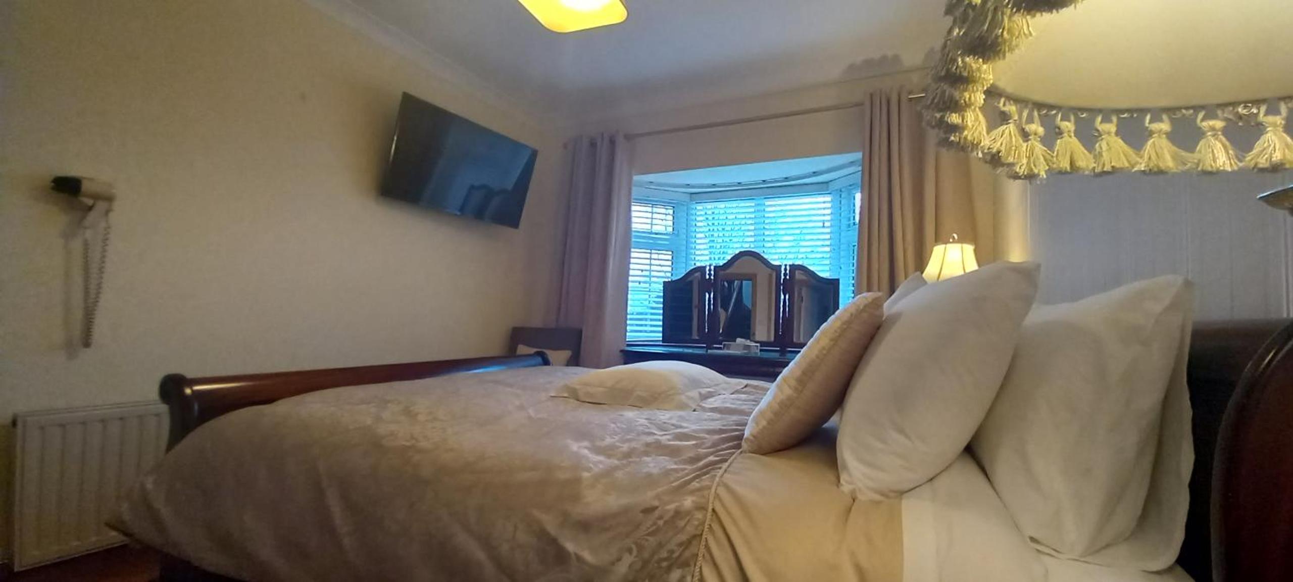 Superior King Room - Photo 12