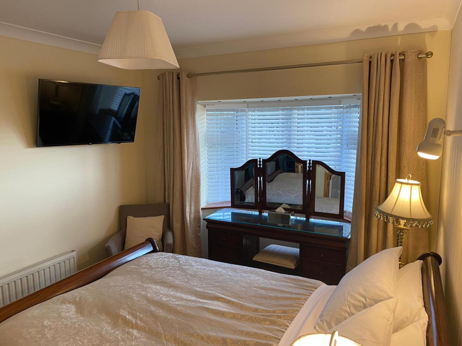 Superior King Room - Photo 23