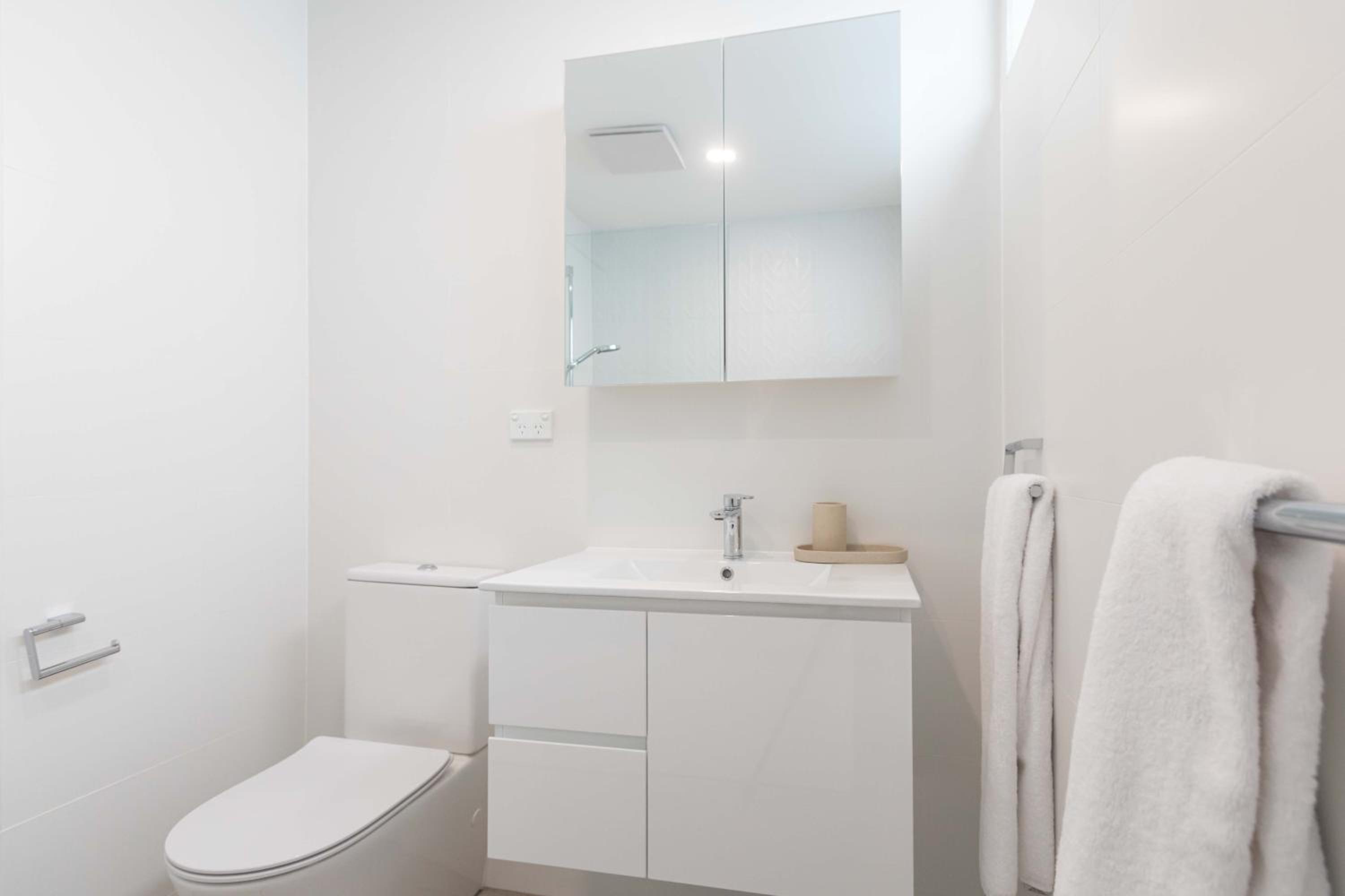 Superior Three-Bedroom Apartment - Photo 30