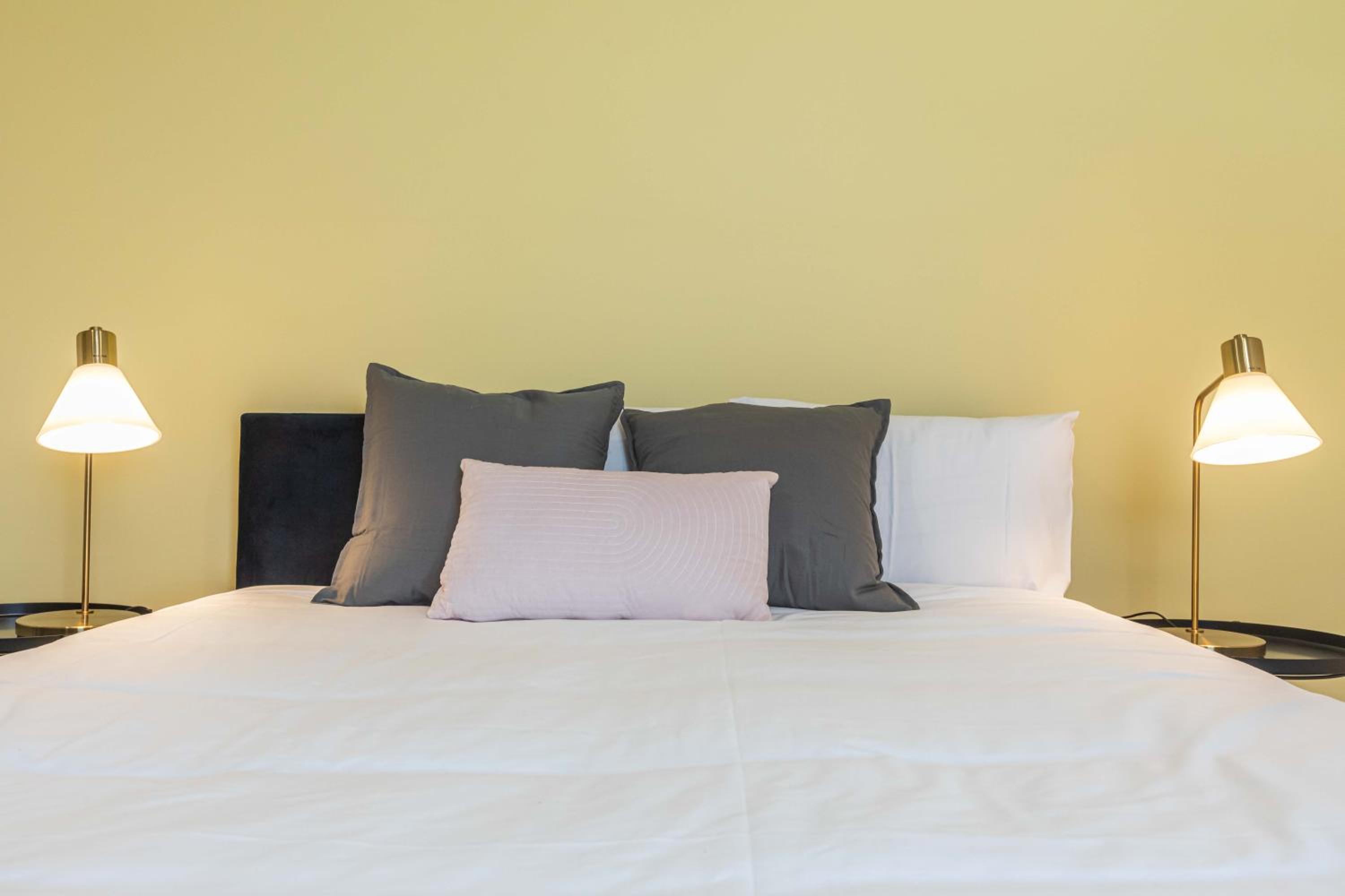 Superior Three-Bedroom Apartment - Photo 4