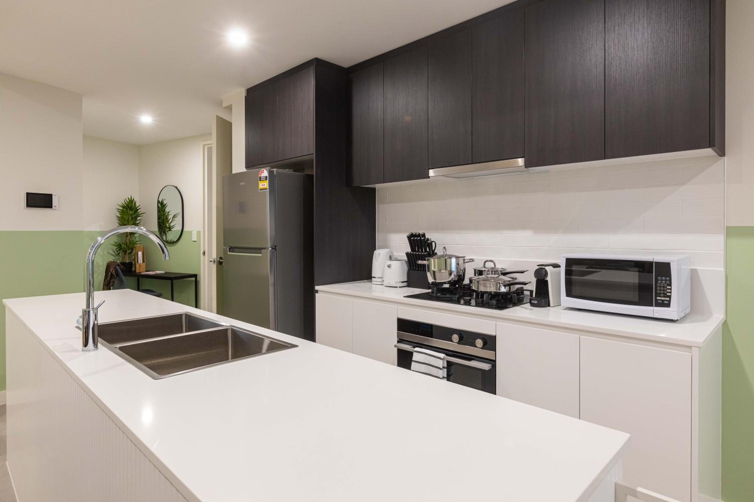 Superior Three-Bedroom Apartment - Photo 31