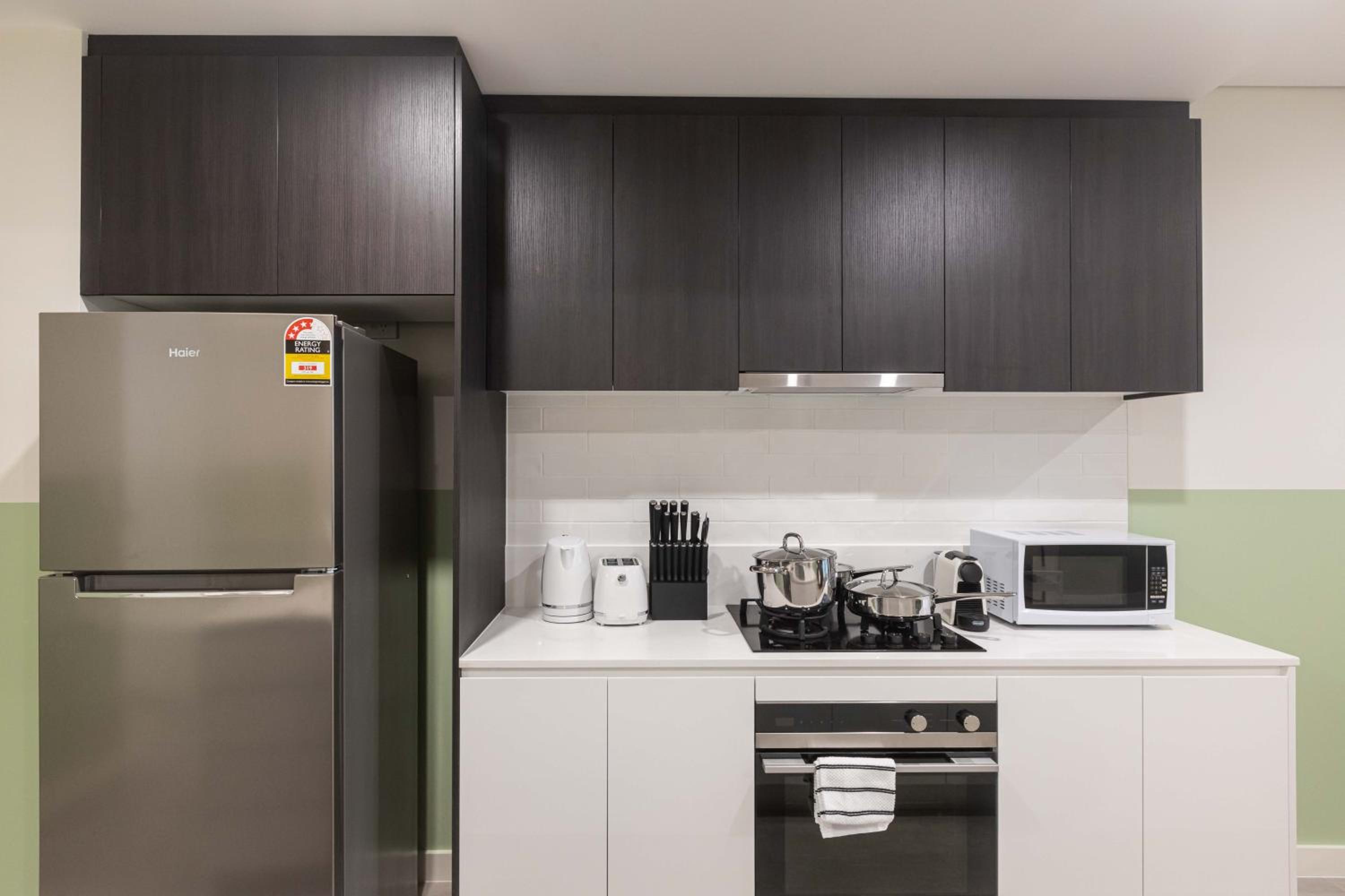 Superior Three-Bedroom Apartment - Photo 19