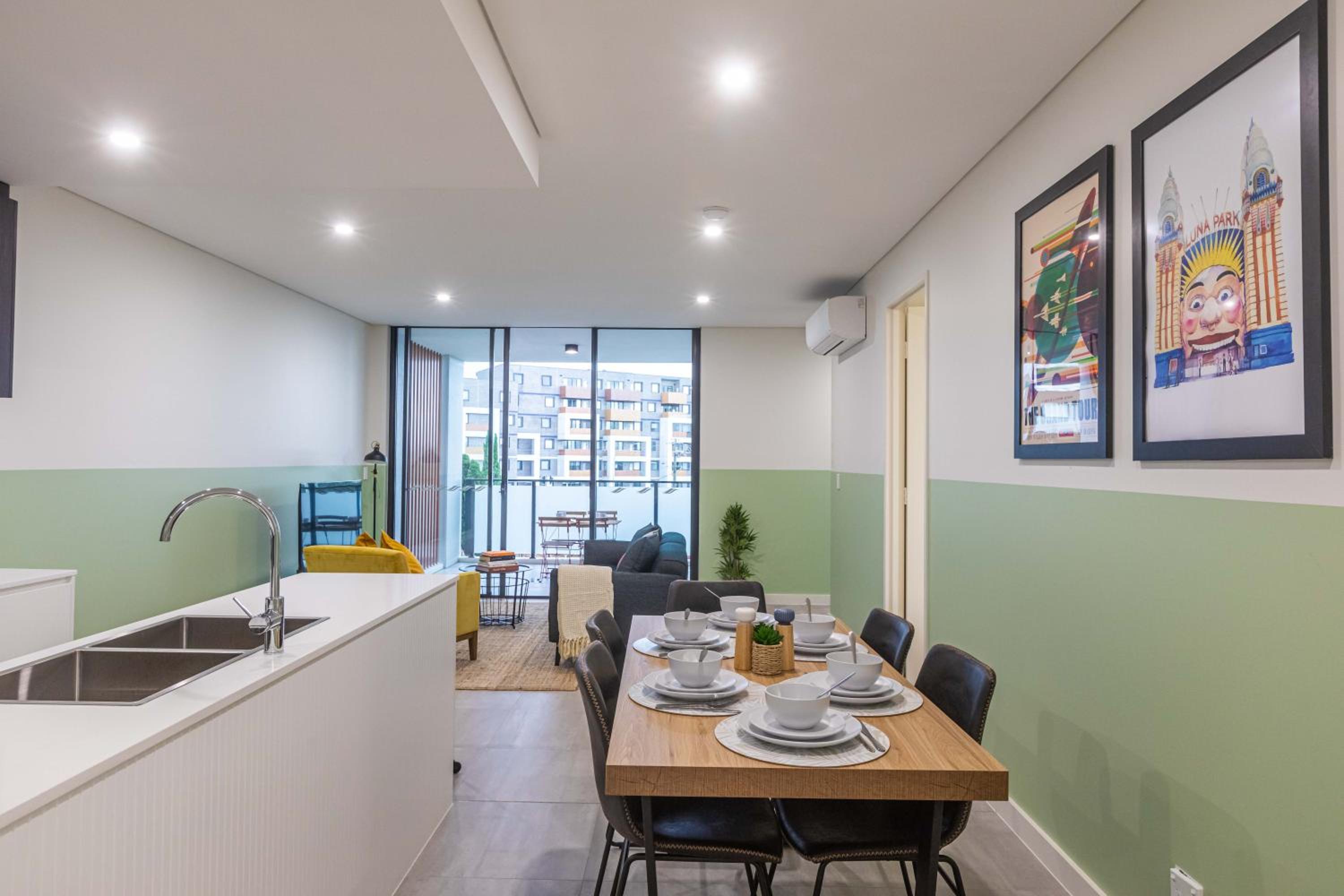 Superior Three-Bedroom Apartment - Photo 18