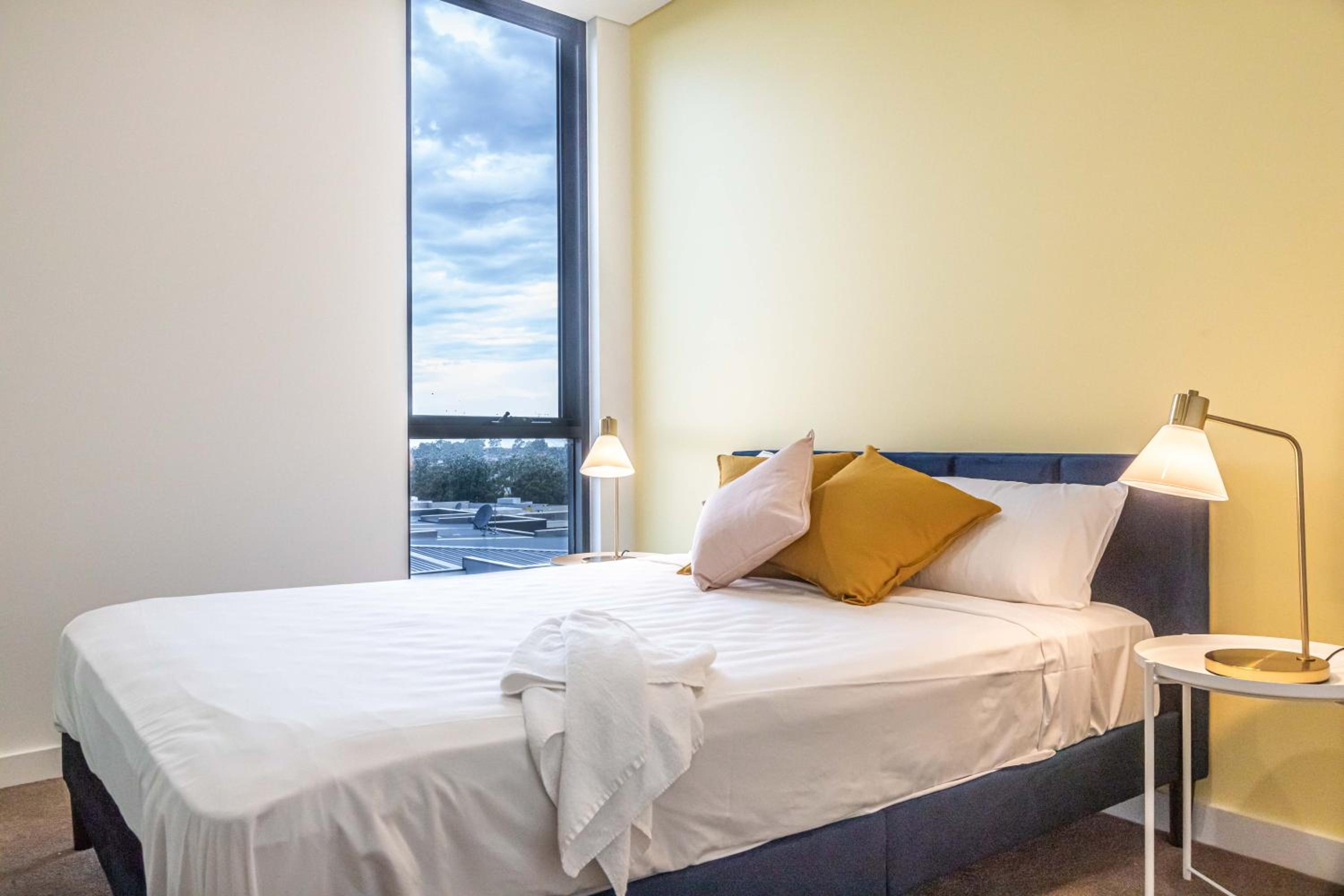 Superior Three-Bedroom Apartment - Photo 15