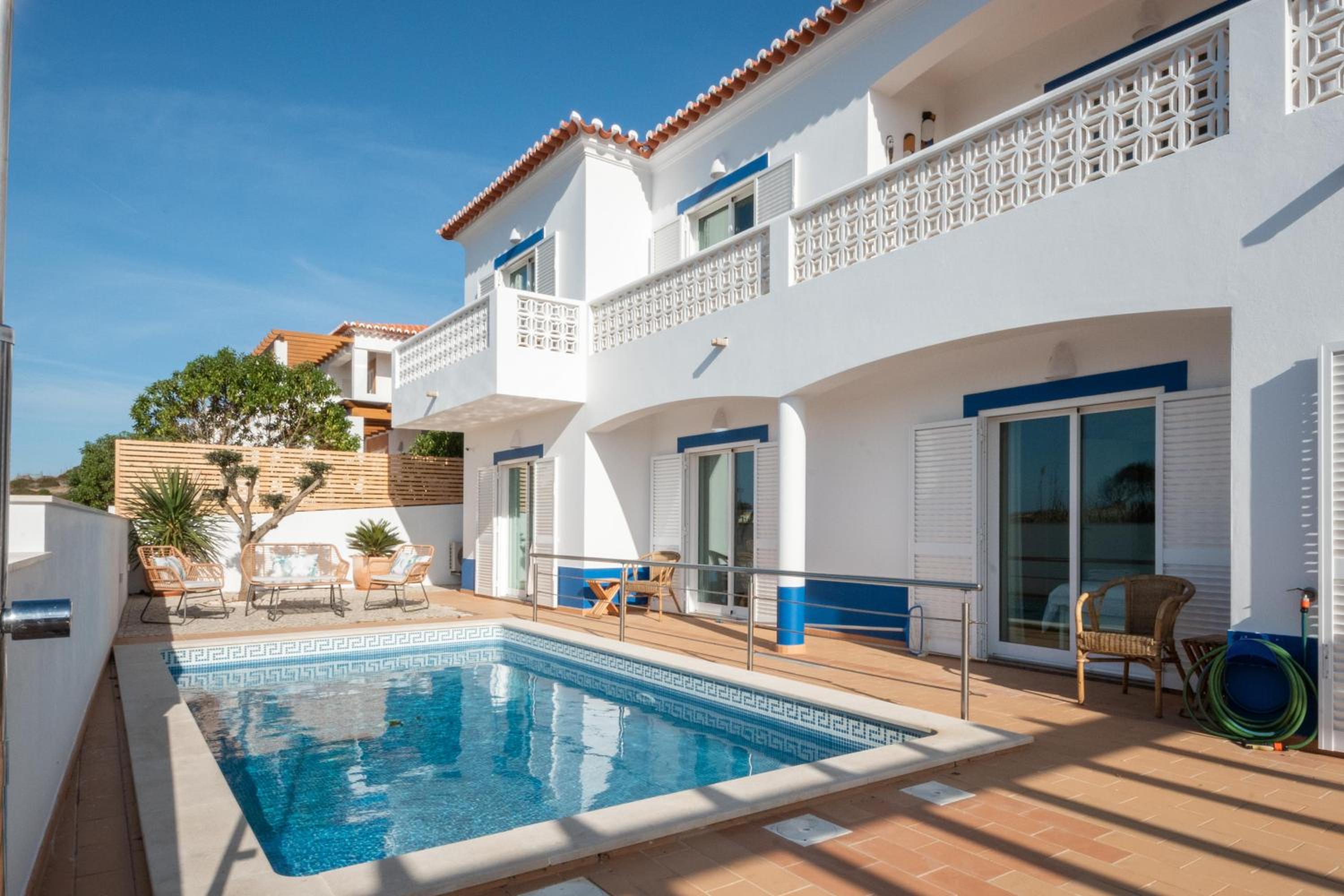Villa photo 2