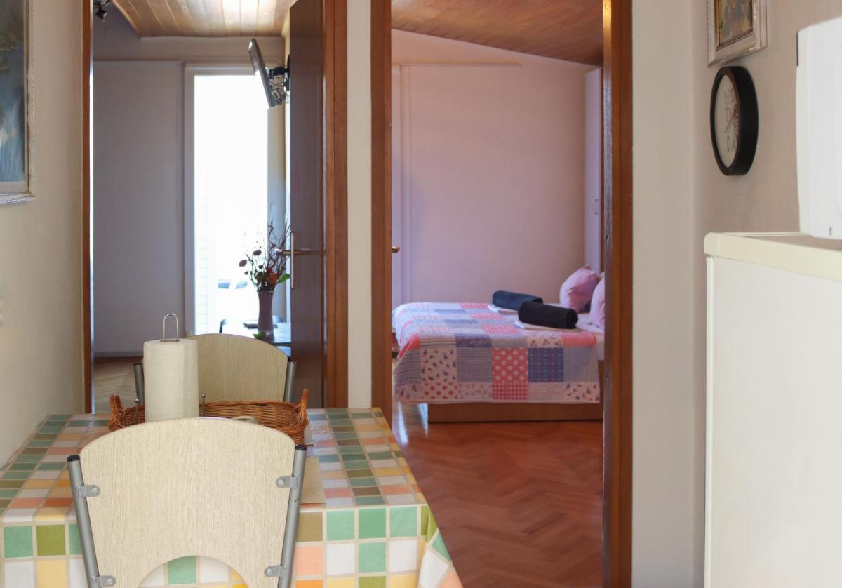Two-Bedroom Apartment with Balcony and Sea View photo 2