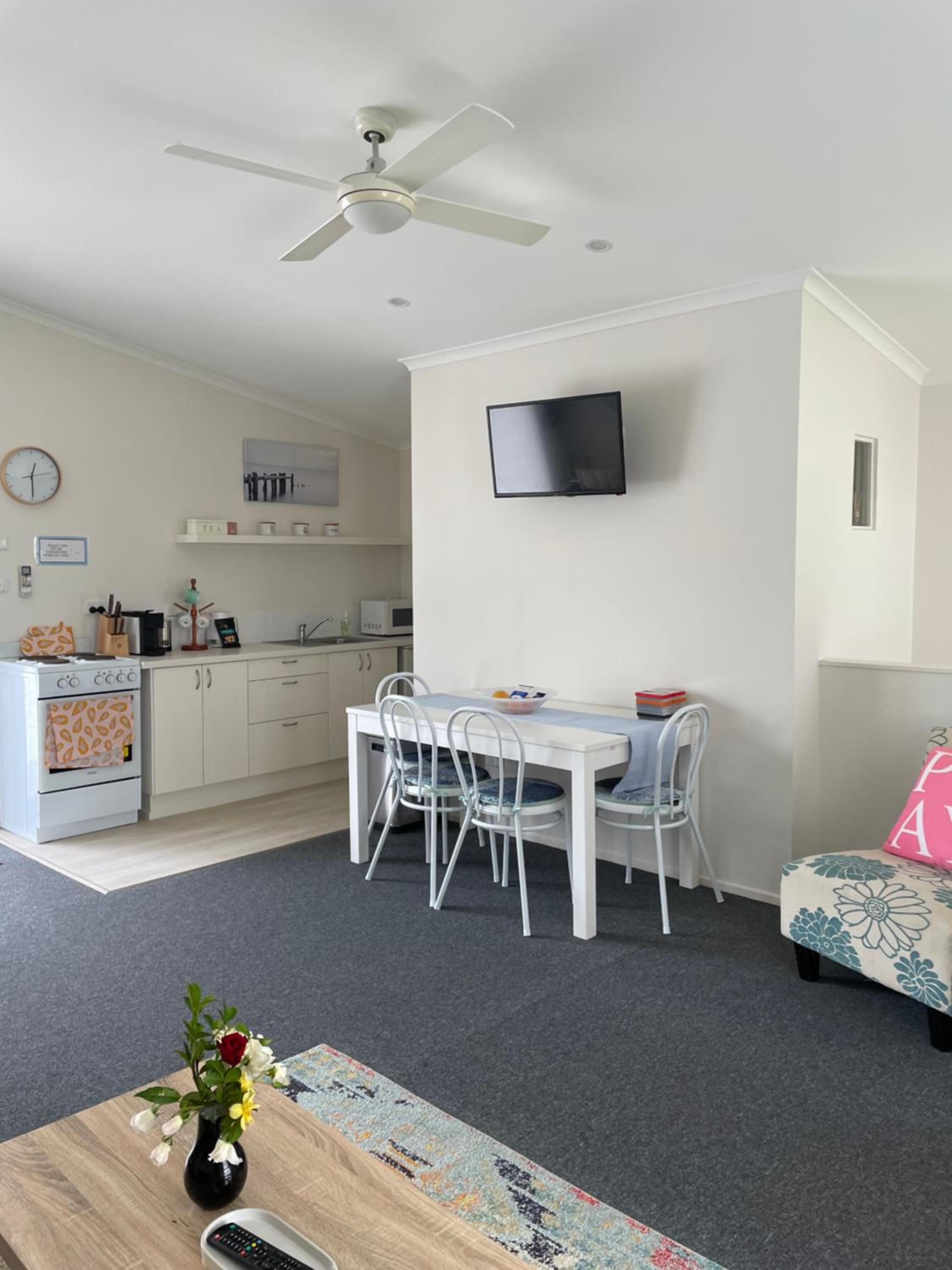 One-Bedroom Apartment - Photo 11
