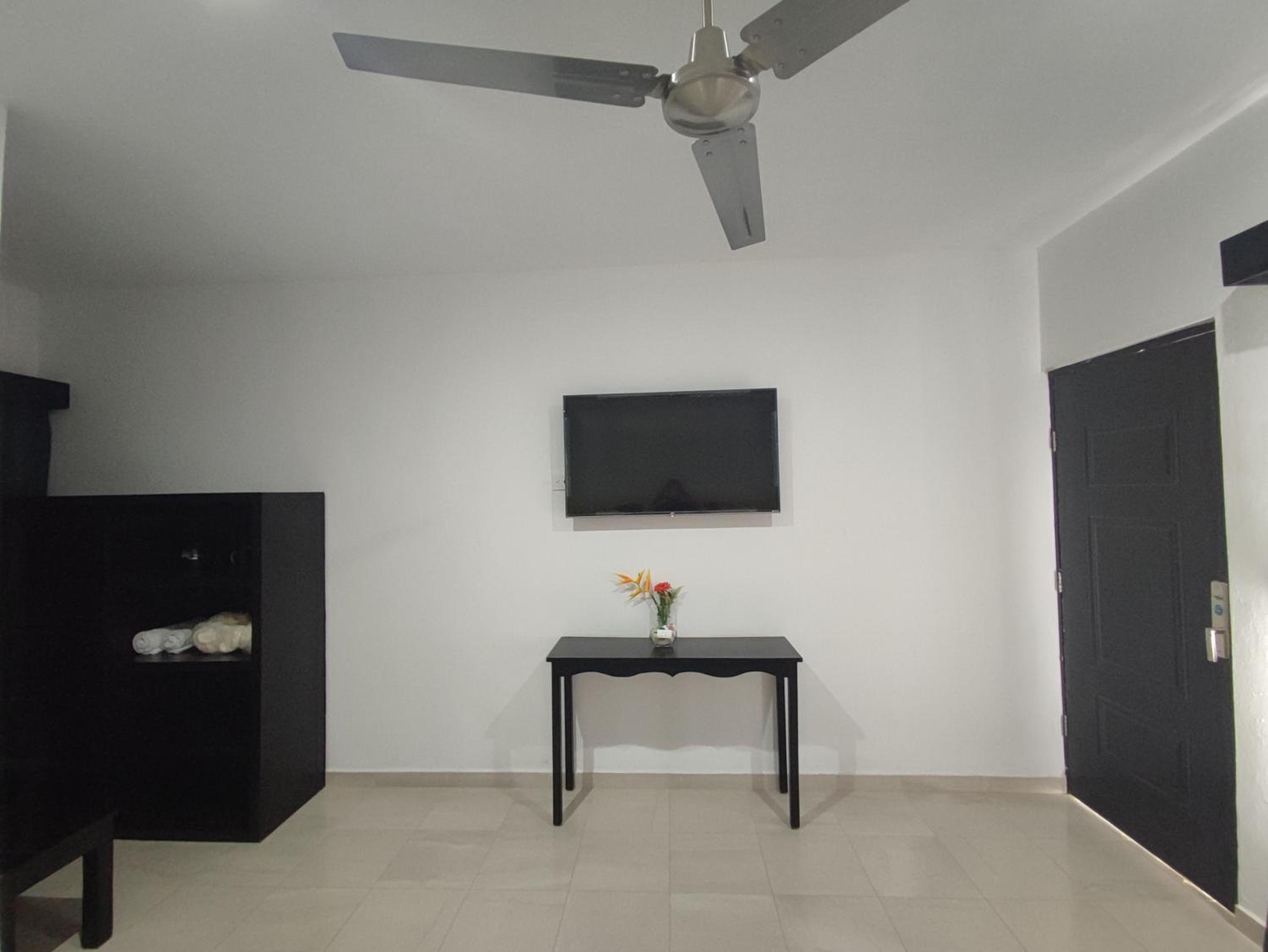 Twin Room - Photo 2