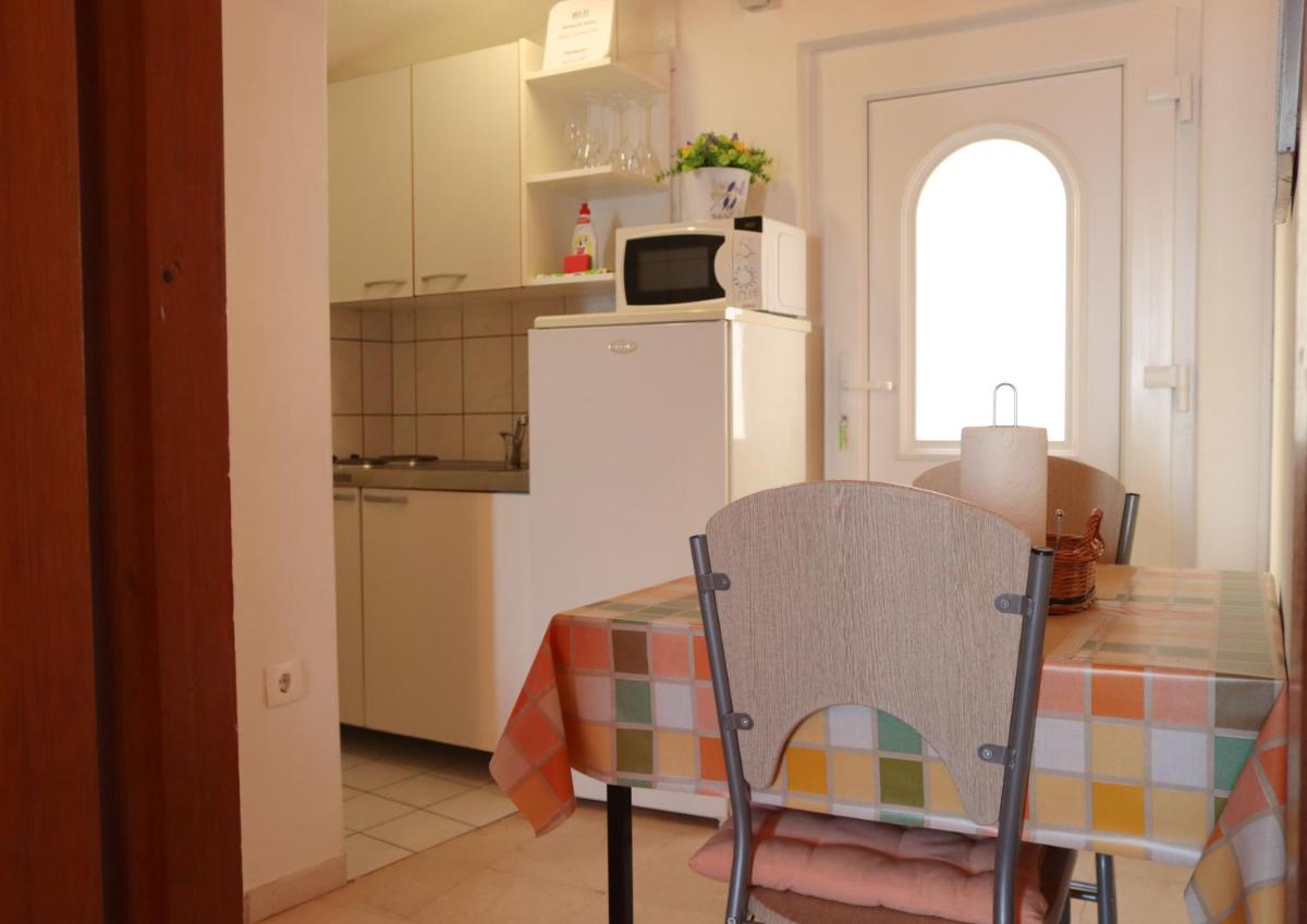 Two-Bedroom Apartment with Balcony and Sea View photo 3