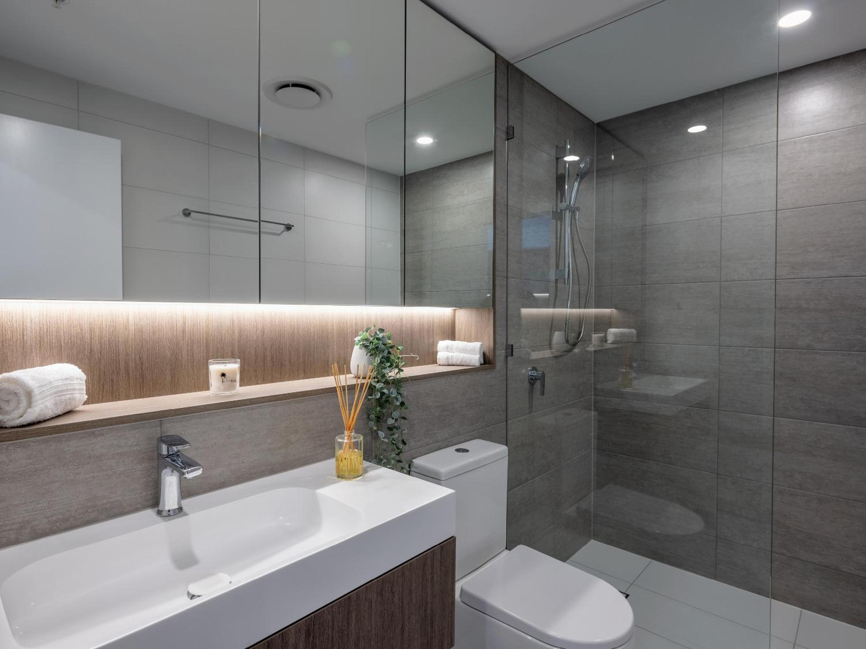 One-Bedroom Apartment- No Housekeeping - Photo 2