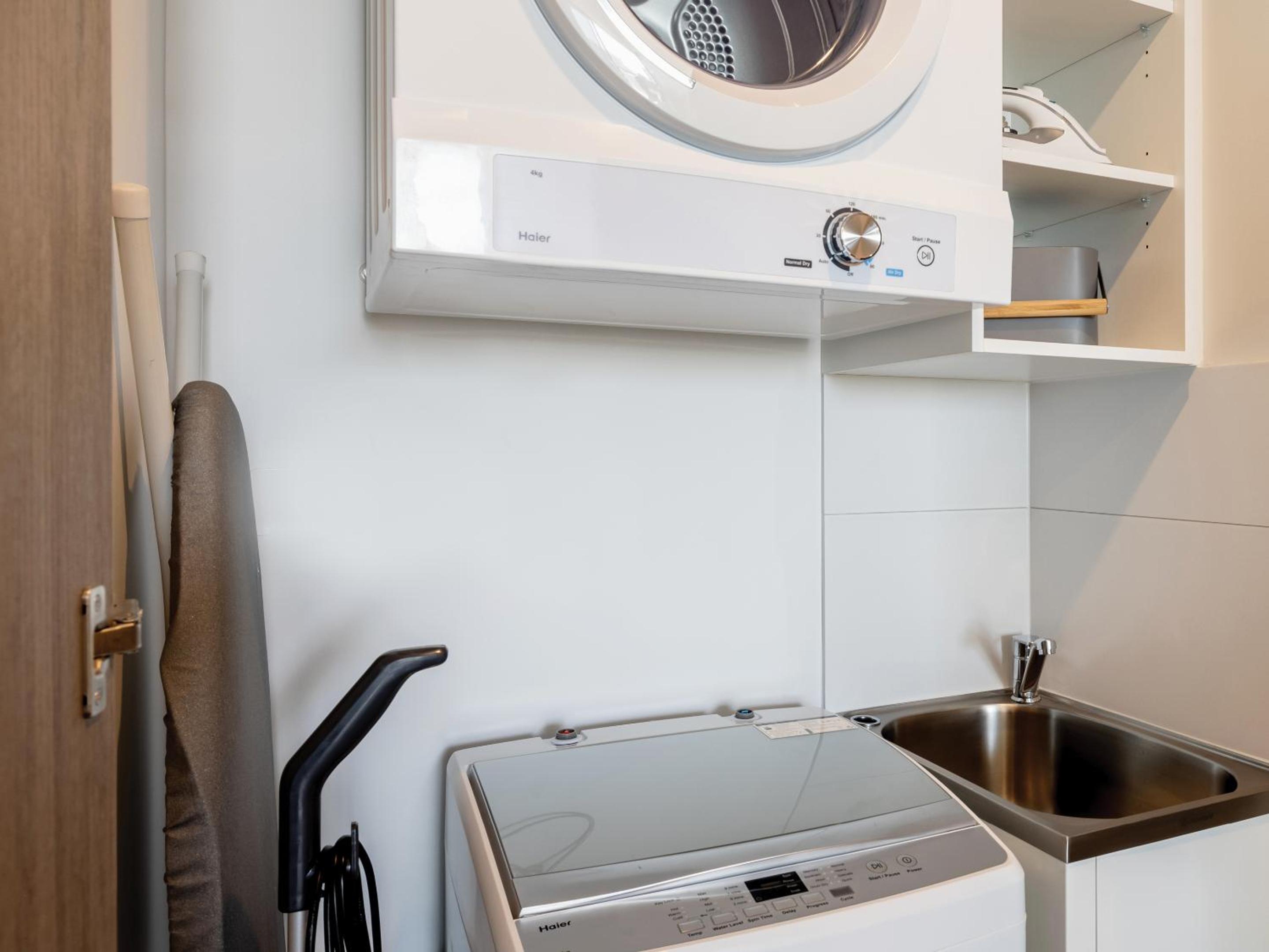 One-Bedroom Apartment- No Housekeeping - Photo 4