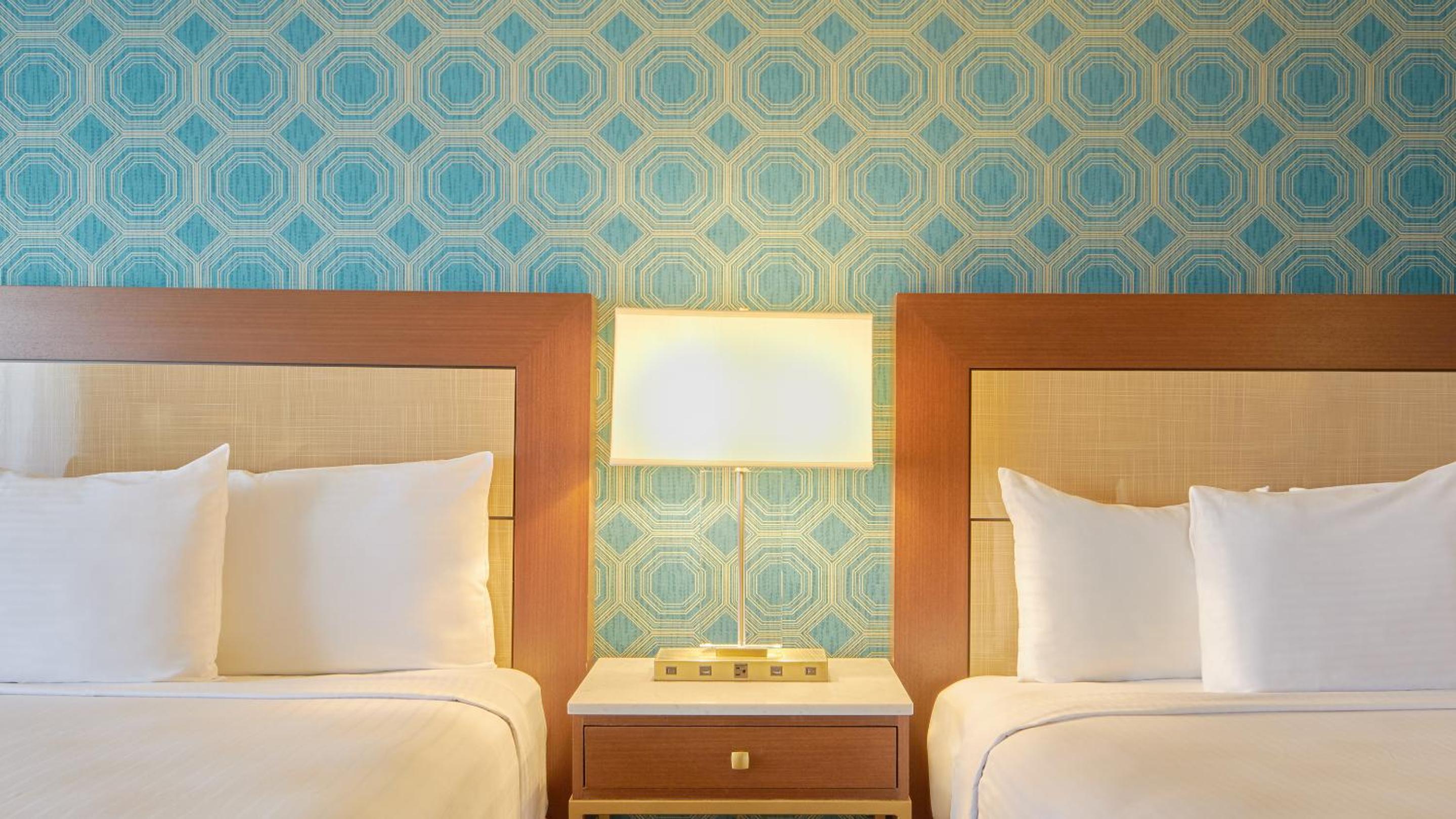 SOUTH DELUXE ROOM 2 QUEEN NON-SMOKING - Photo 4