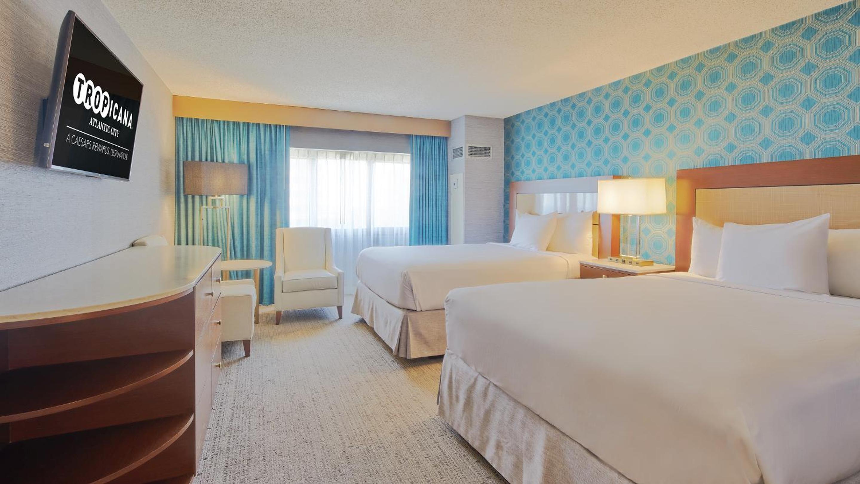 SOUTH DELUXE ROOM 2 QUEEN NON-SMOKING - Photo 1