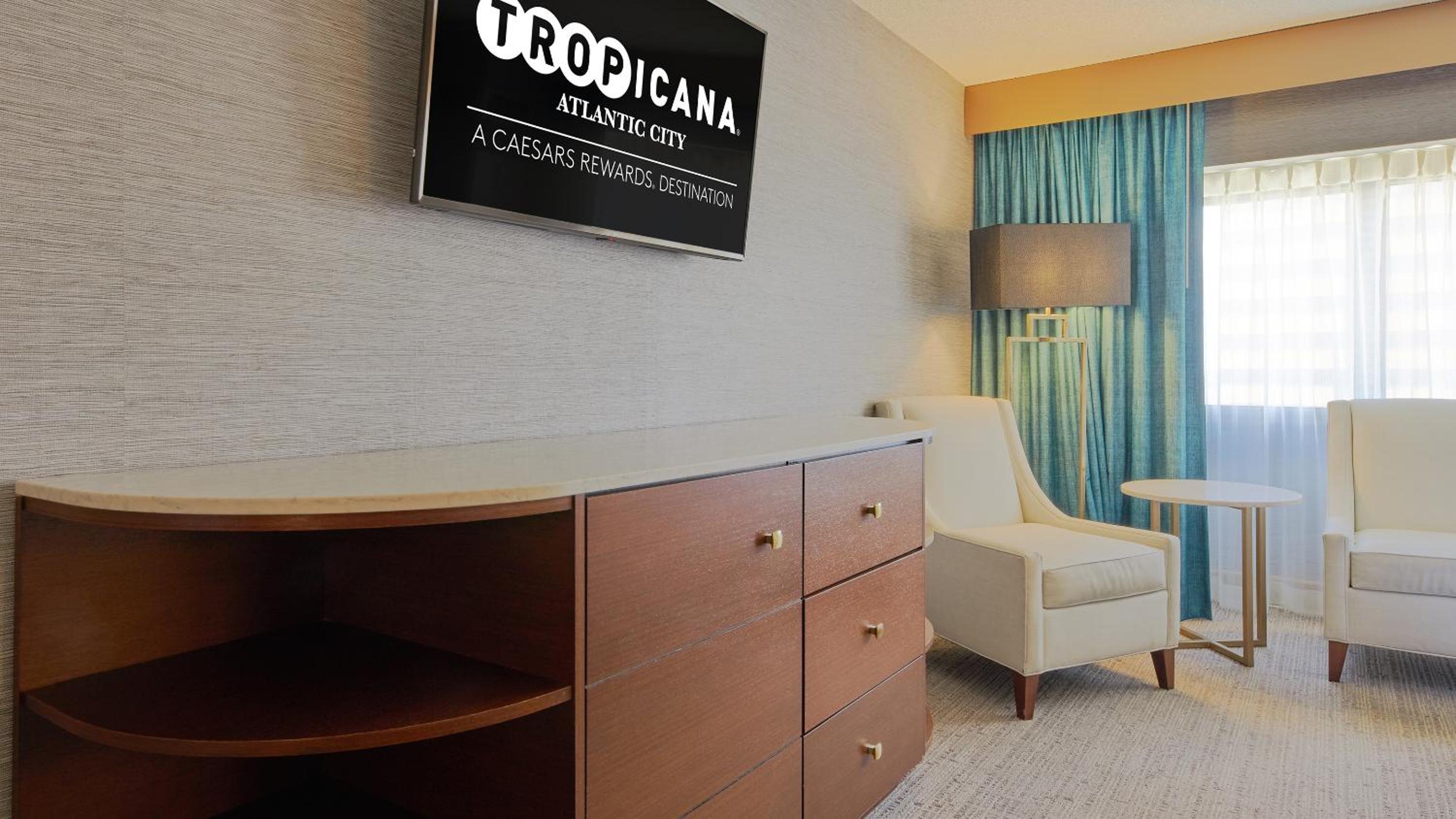 SOUTH DELUXE ROOM 2 QUEEN NON-SMOKING - Photo 3