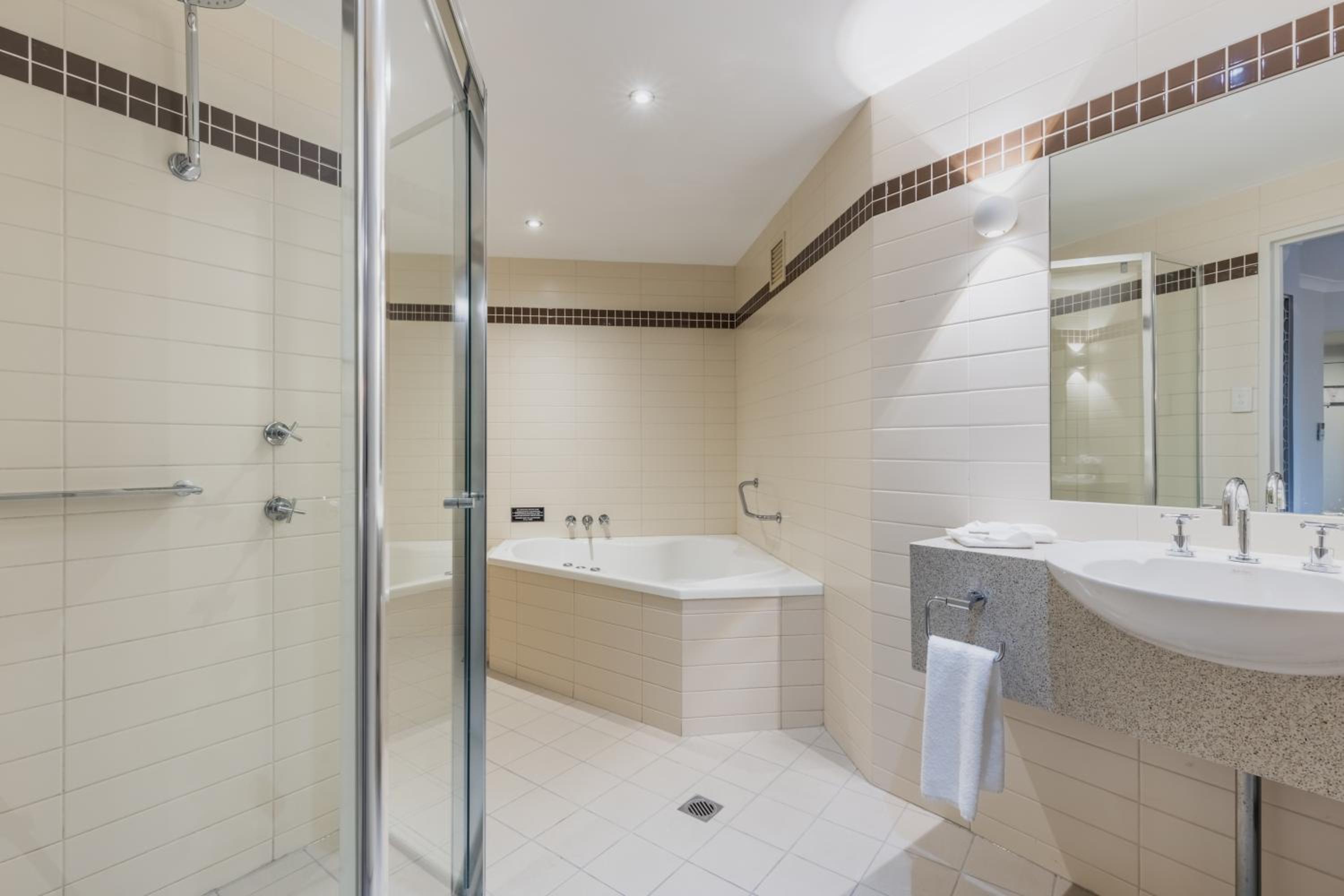 Family Studio with Spa Bath - Photo 5