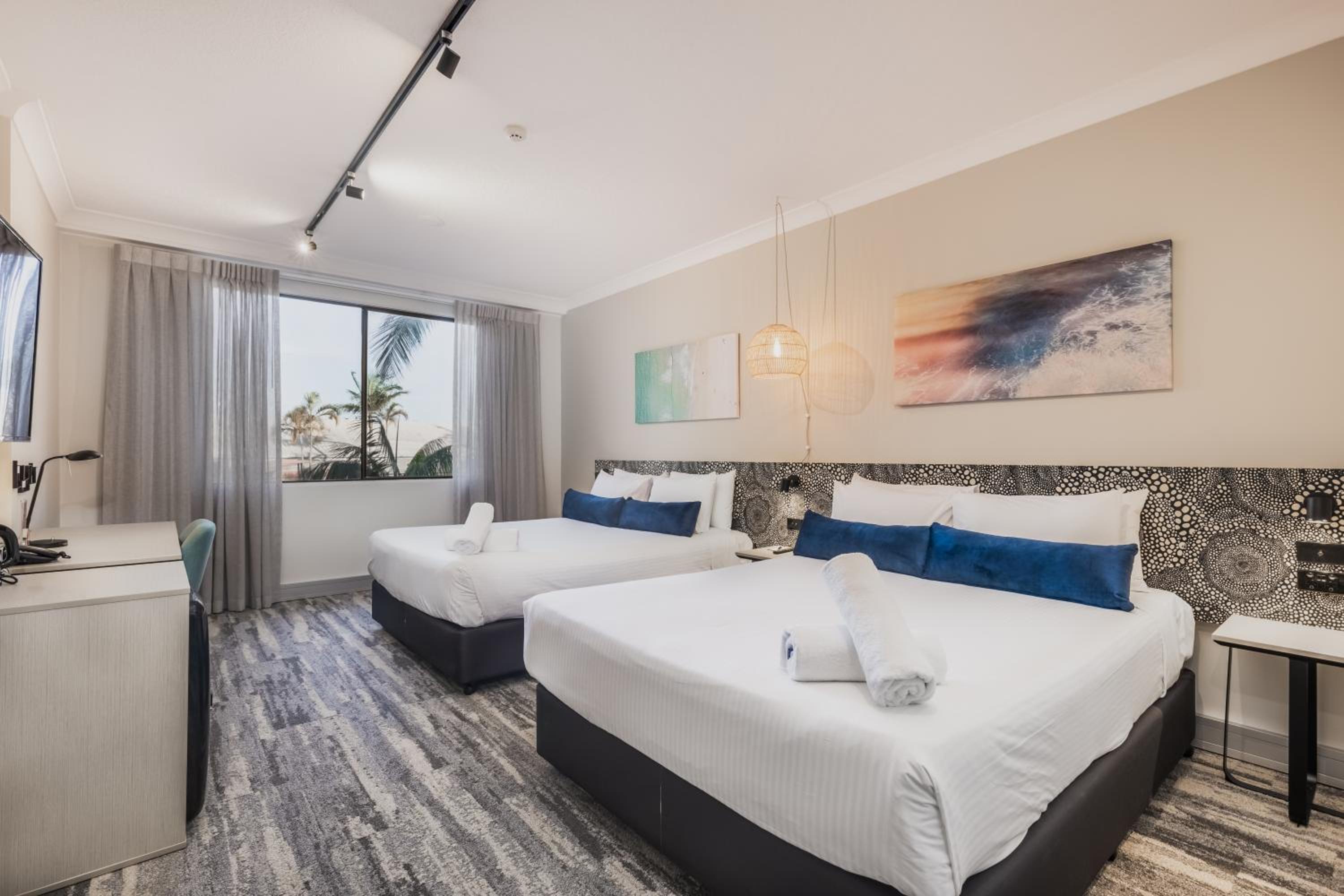 Standard Queen Room with Two Queen Beds - Photo 2