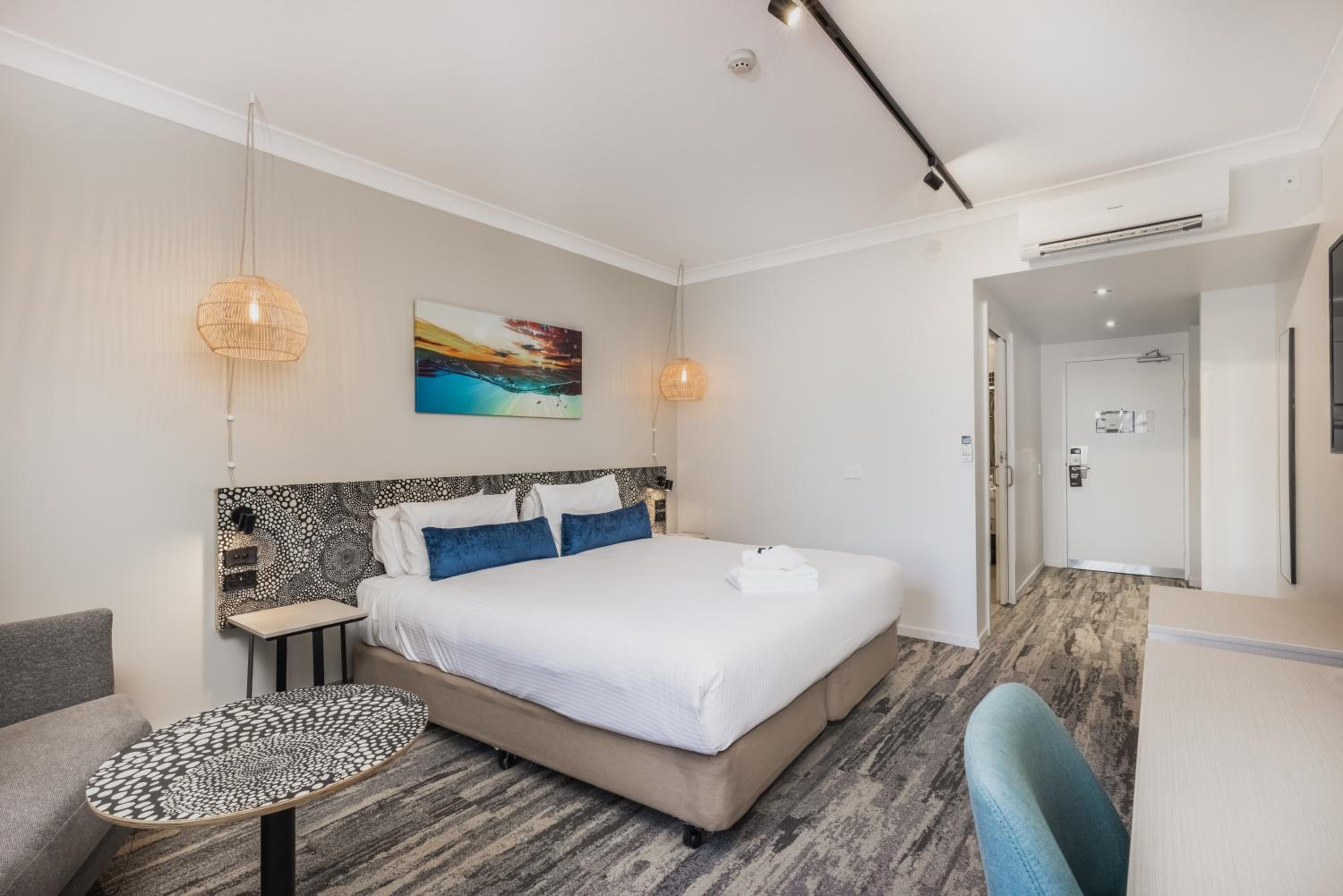 King Room with Roll-In Shower - Disability Access - Photo 2