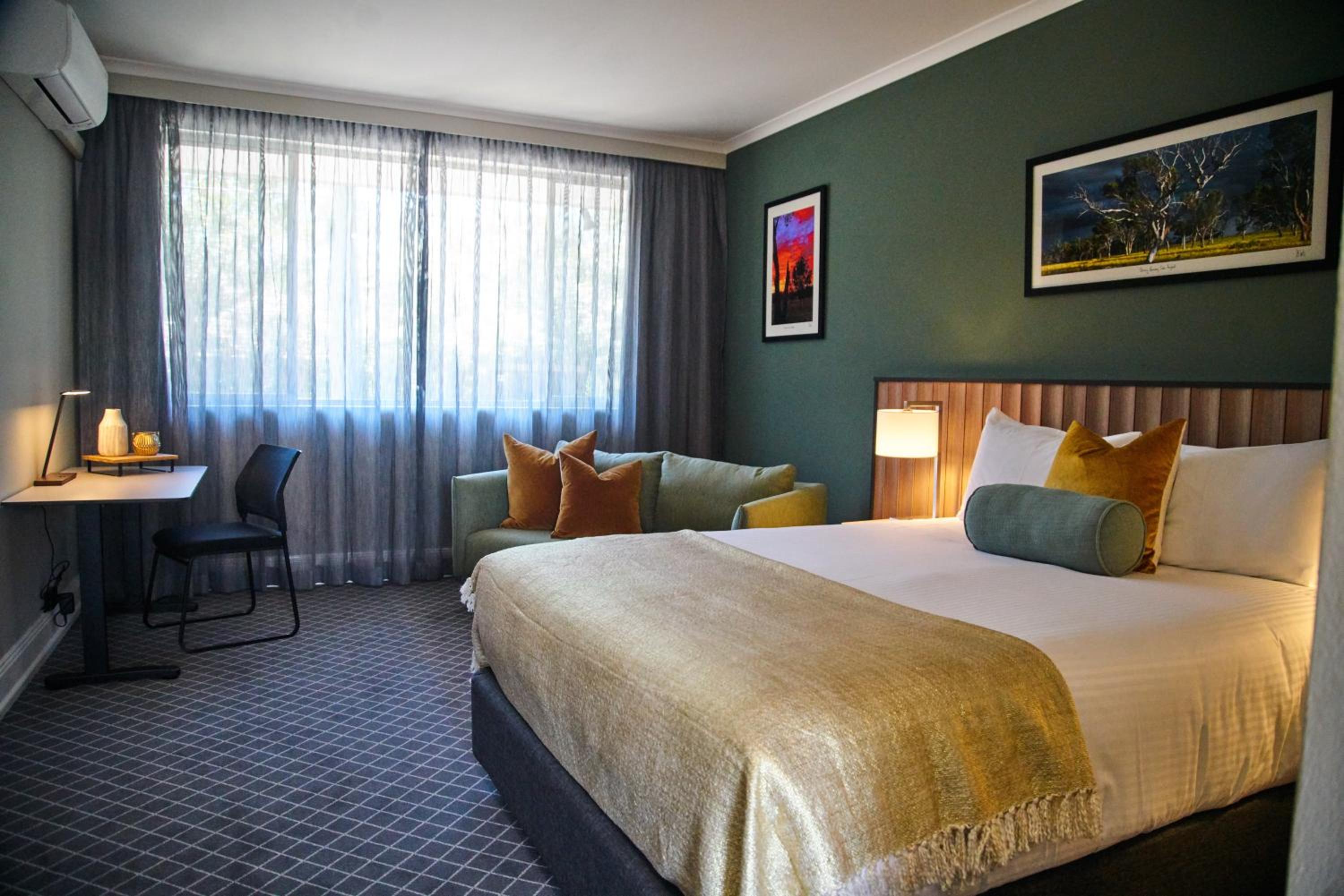 Premium Queen Room photo 2