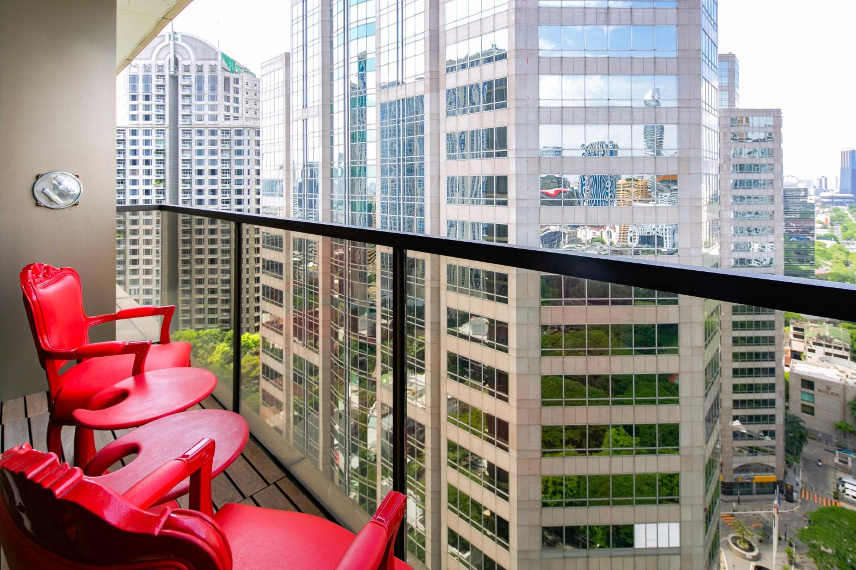 One-Bedroom King Suite with Garden View photo 2