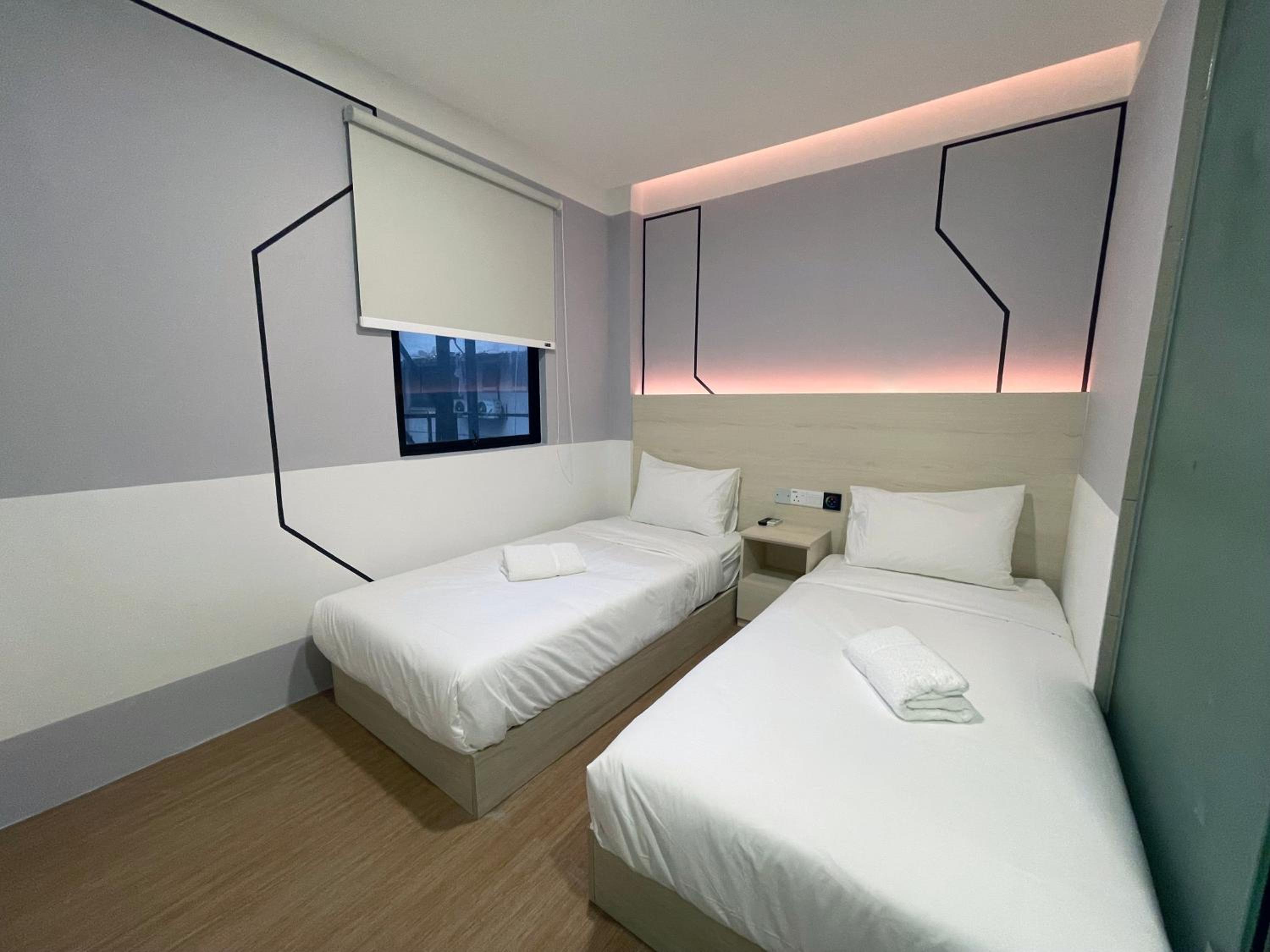 Twin Room - Photo 2