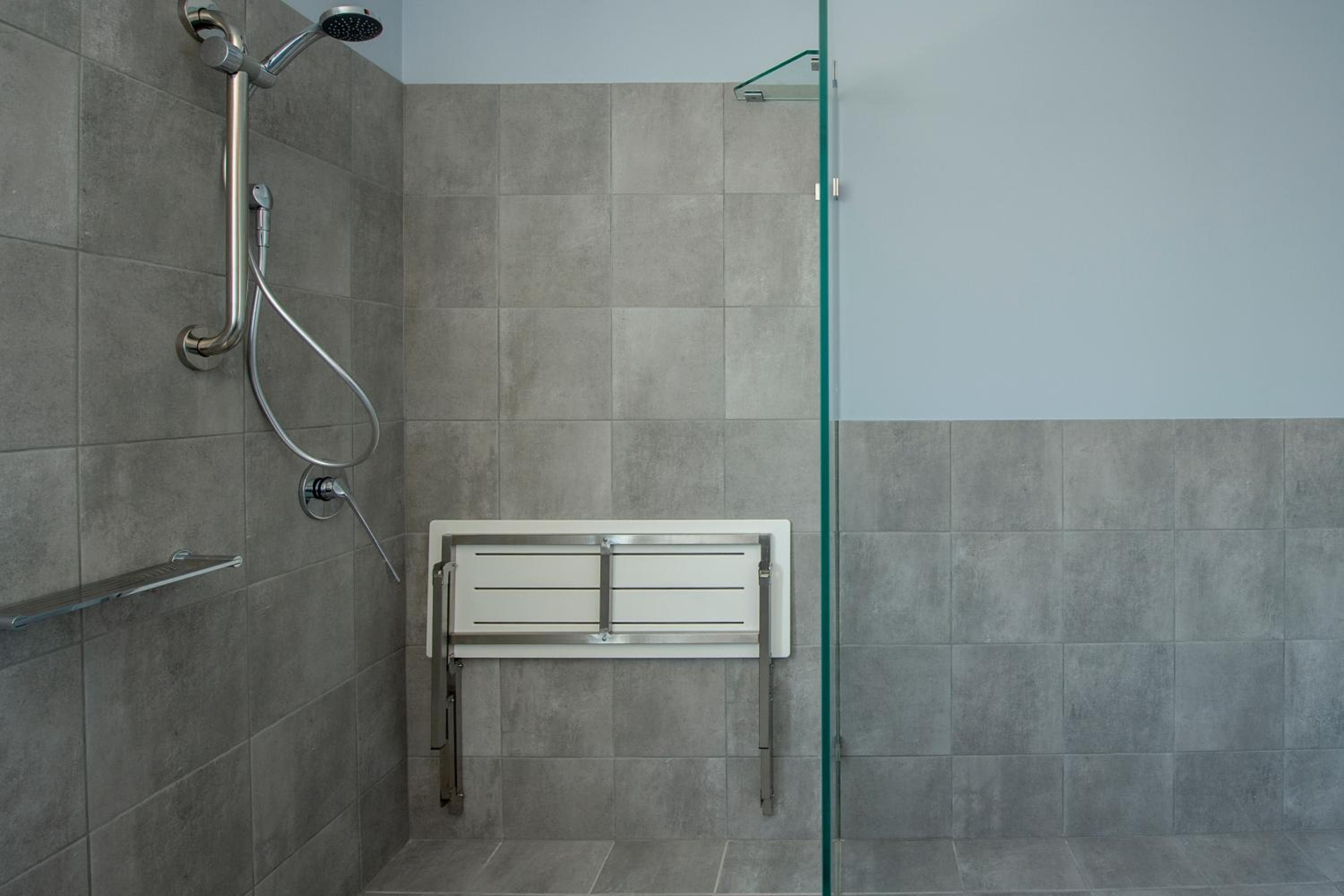 Family Room - Disability Access - Photo 4