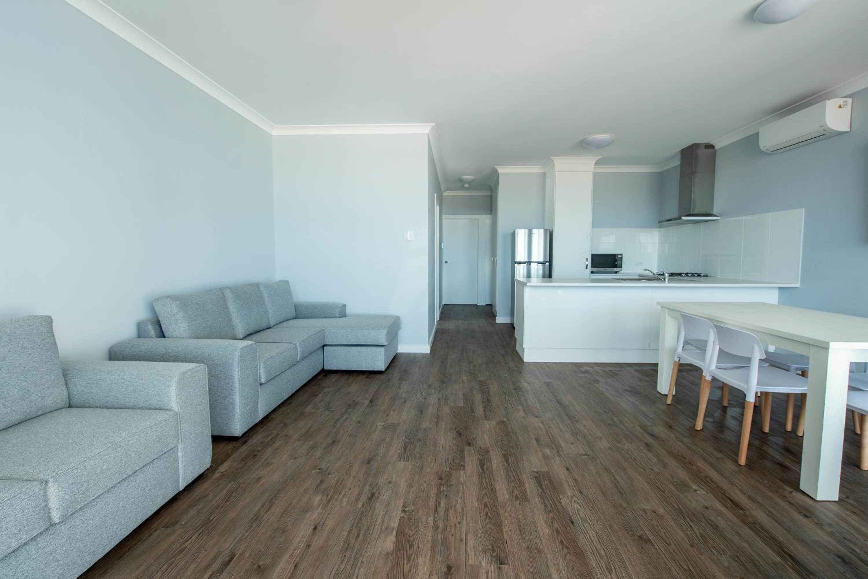 Family Suite with Balcony - Photo 10
