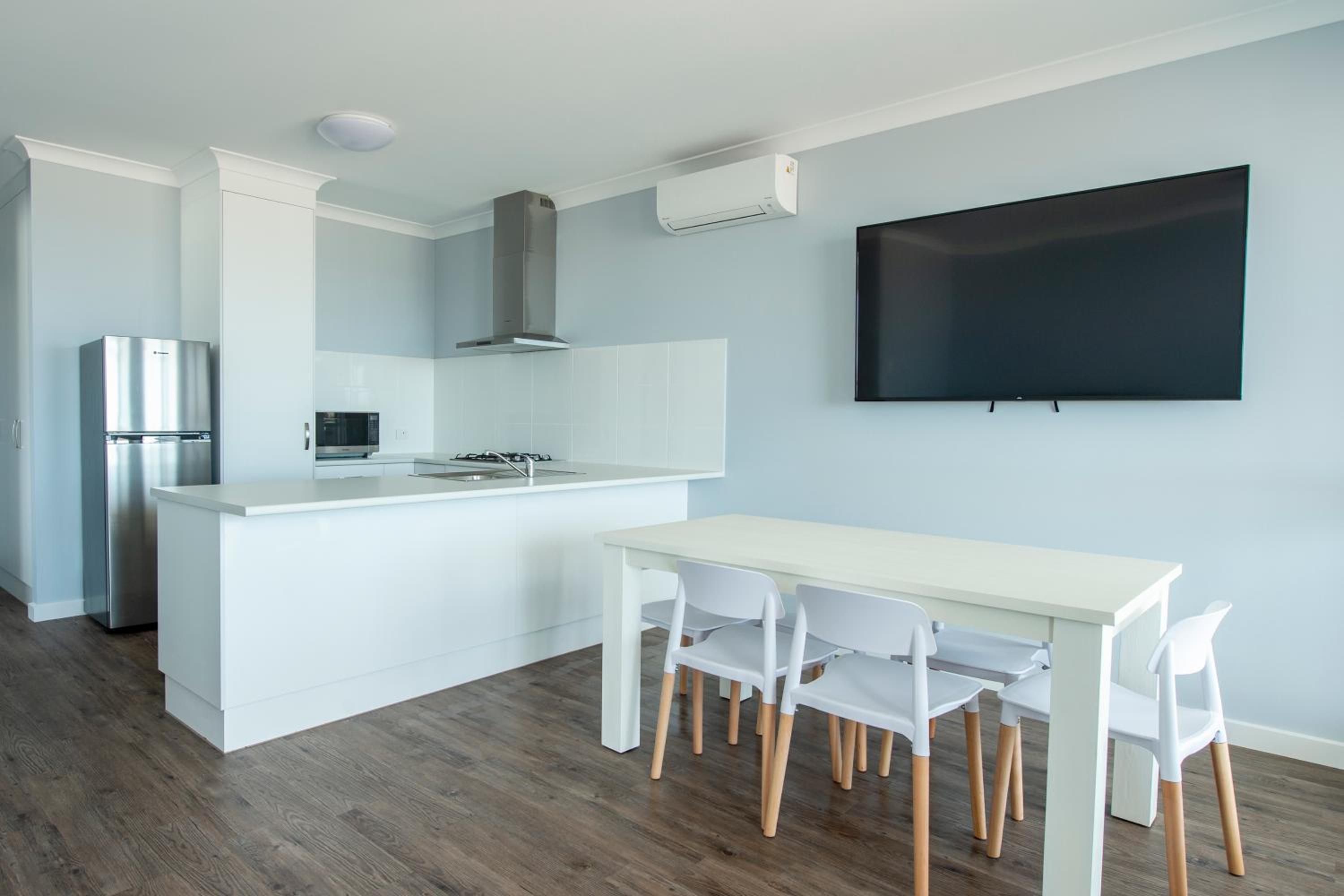 Family Suite with Balcony - Photo 9