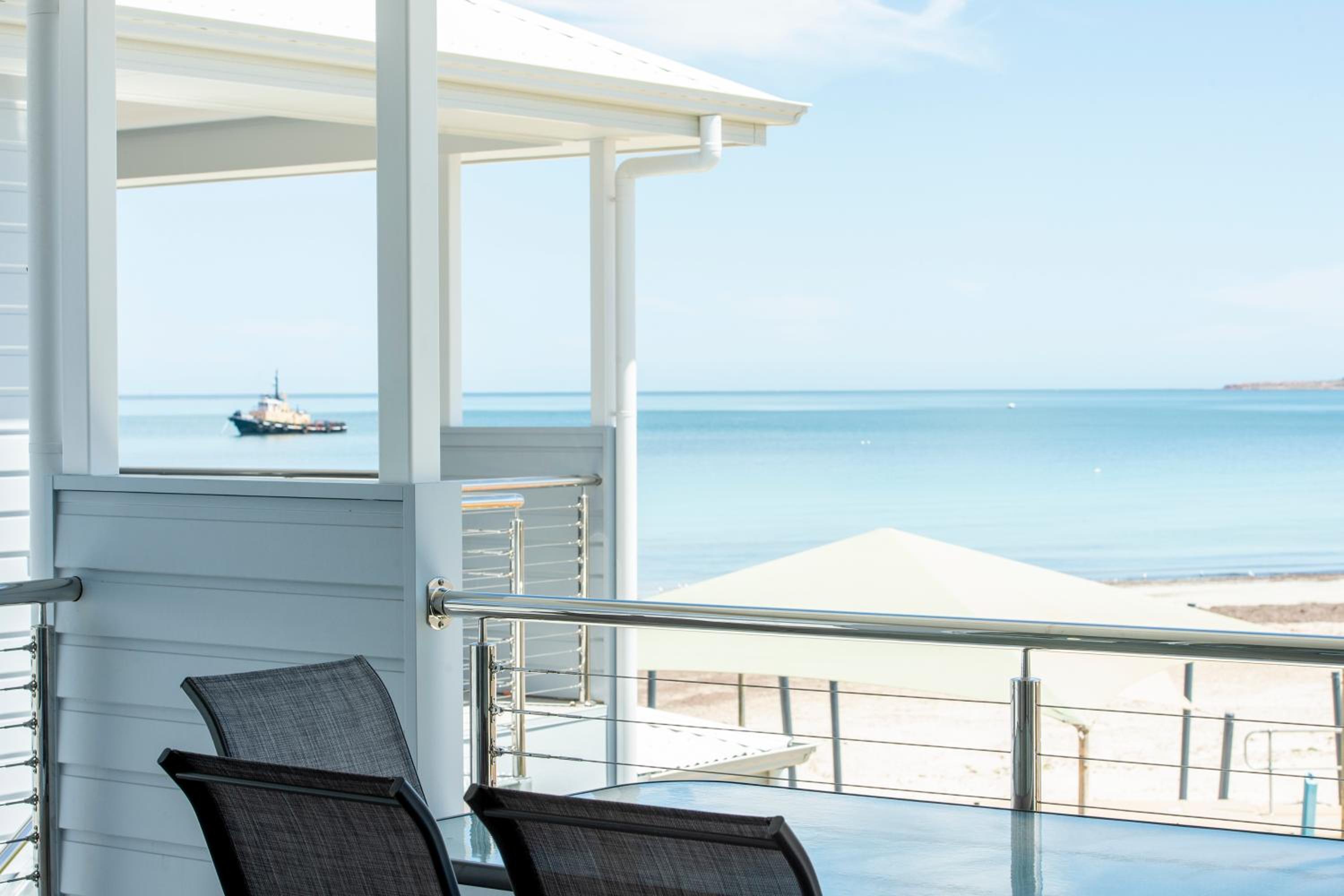 Family Suite with Balcony - Photo 11