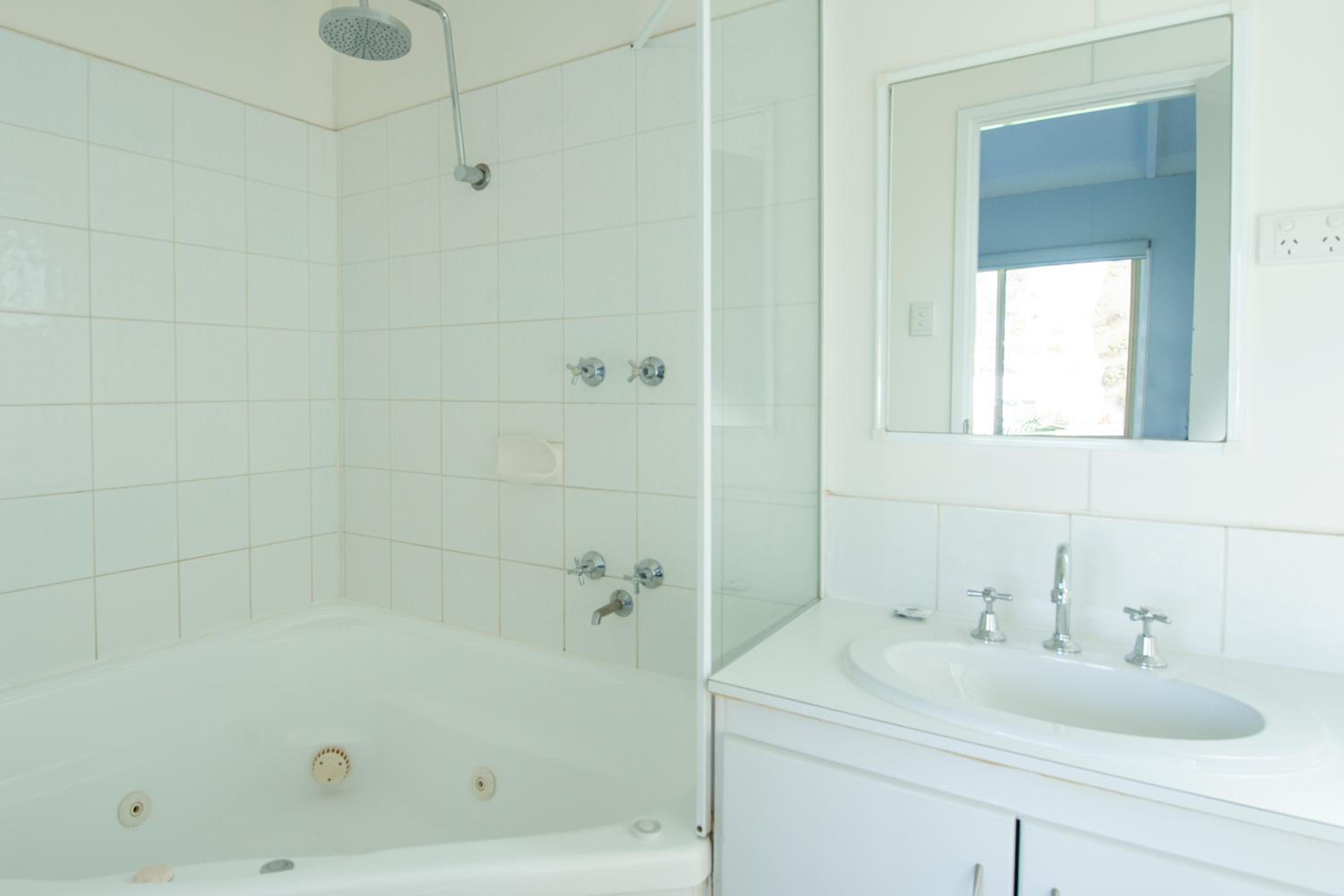 Queen Room with Spa Bath photo 3