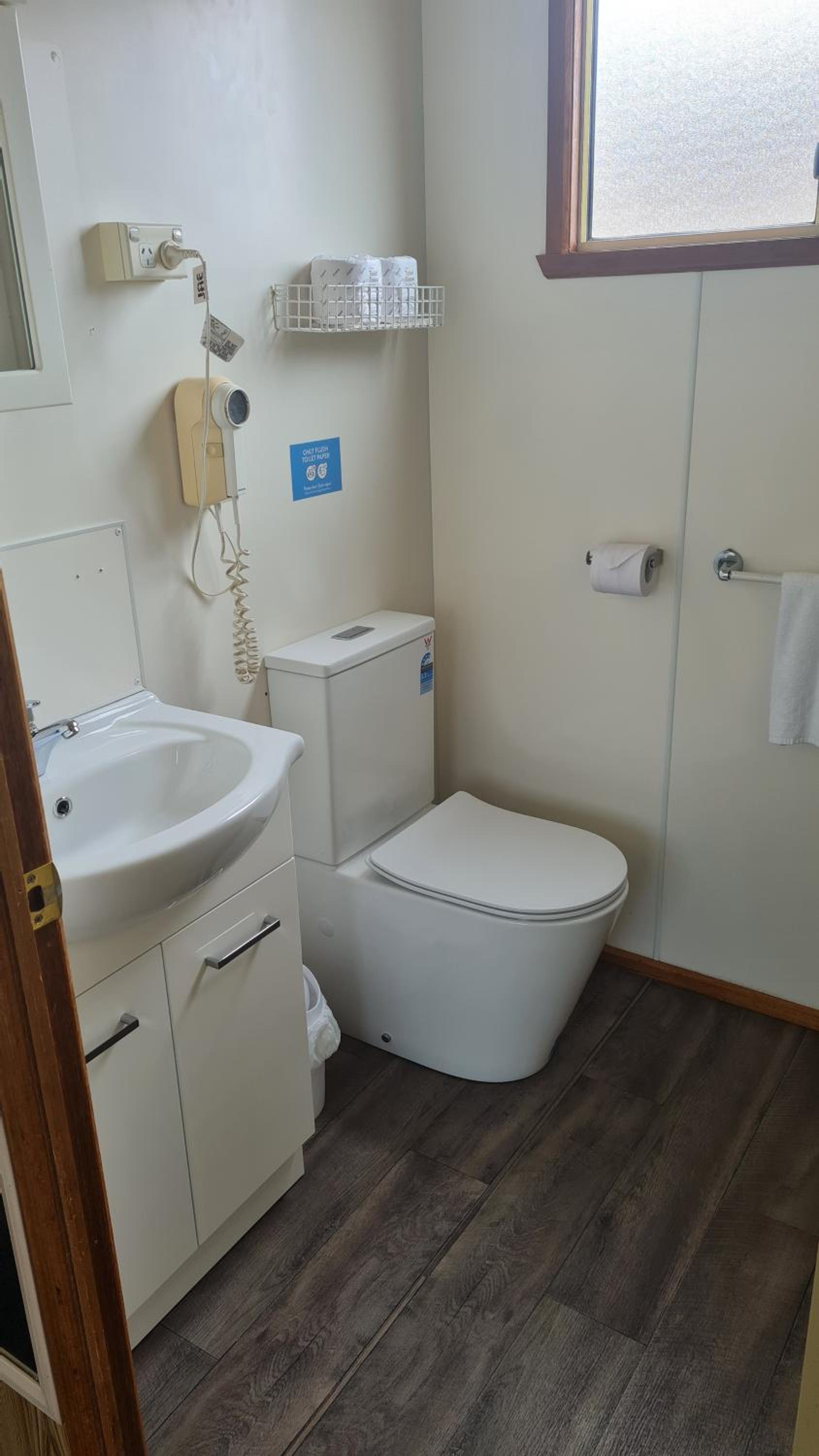 Standard Cabin - Double - Sleeps 4 photo 2