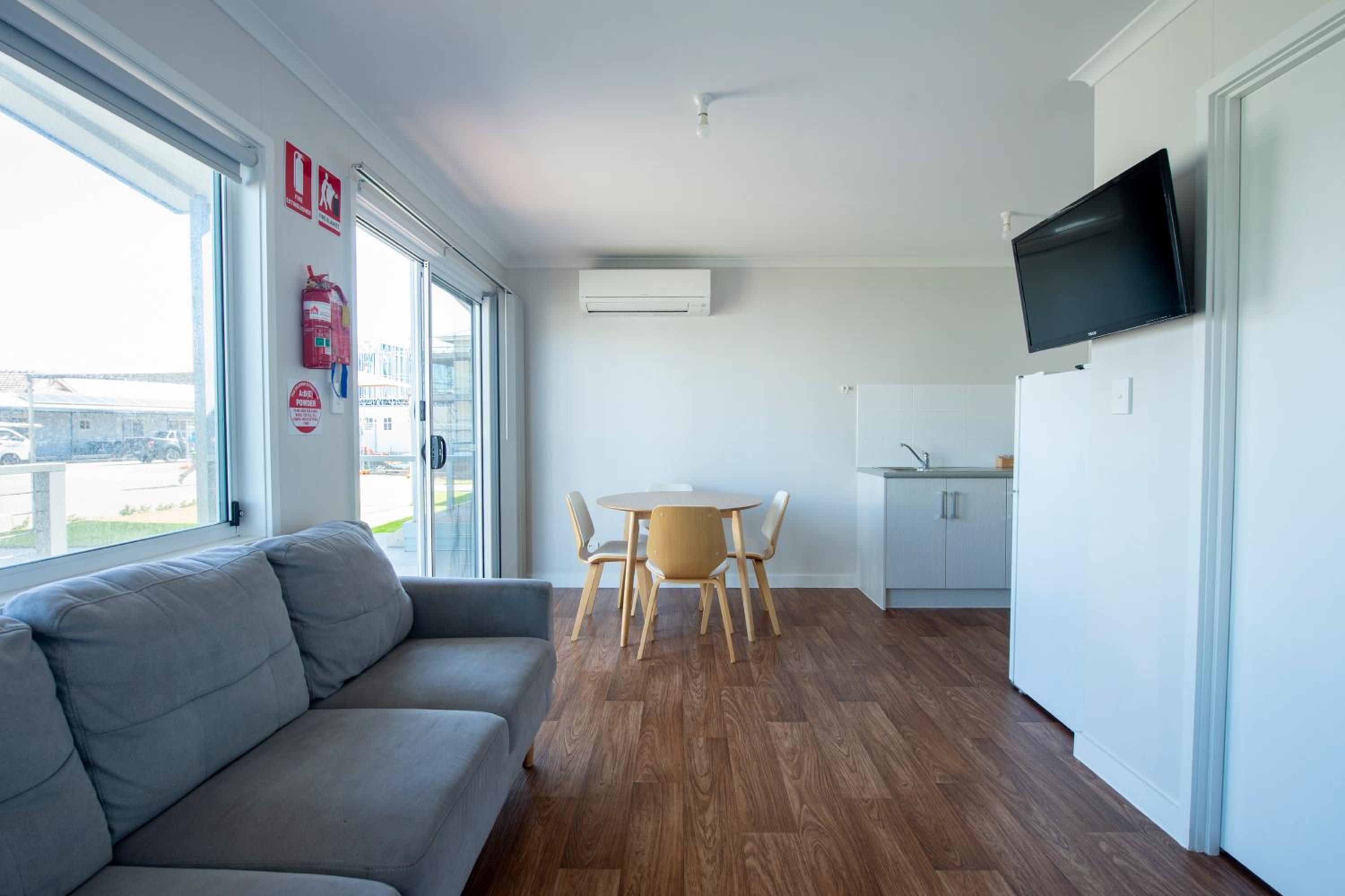 Two Bedroom Deluxe Unit - Photo 7