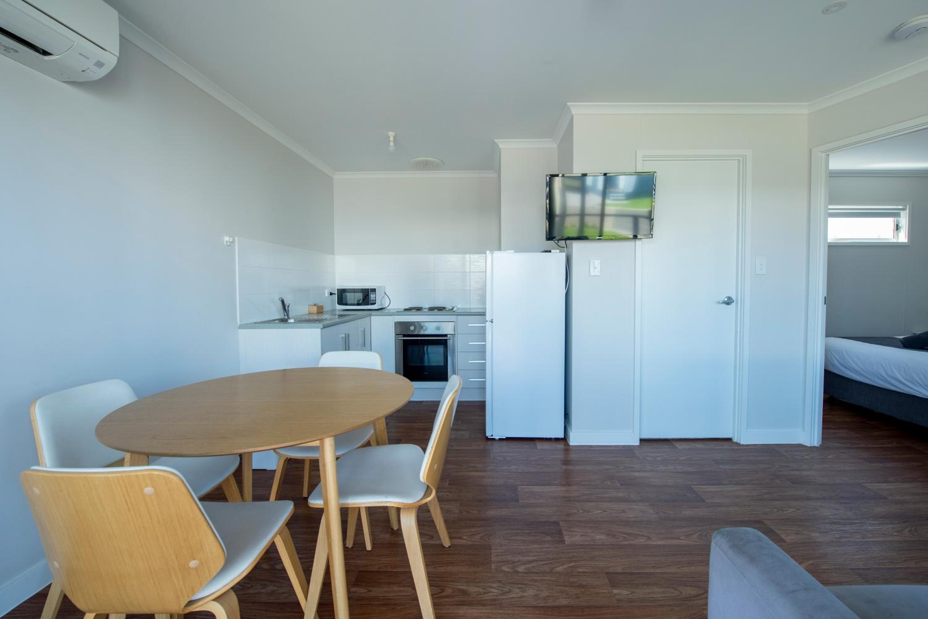 Two Bedroom Deluxe Unit - Photo 8