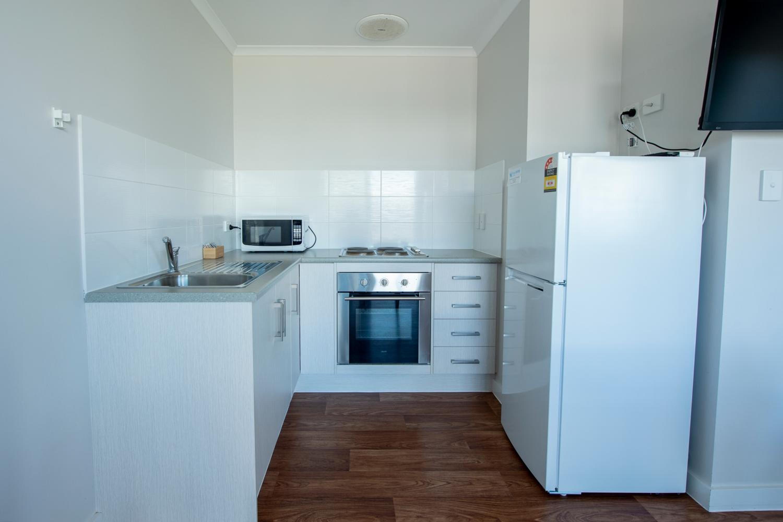Two Bedroom Deluxe Unit - Photo 10