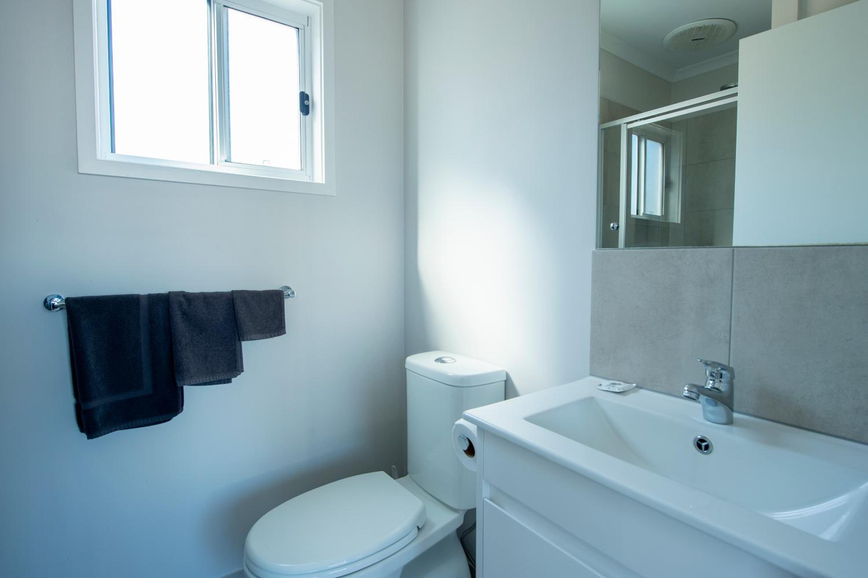 Two Bedroom Deluxe Unit - Photo 5