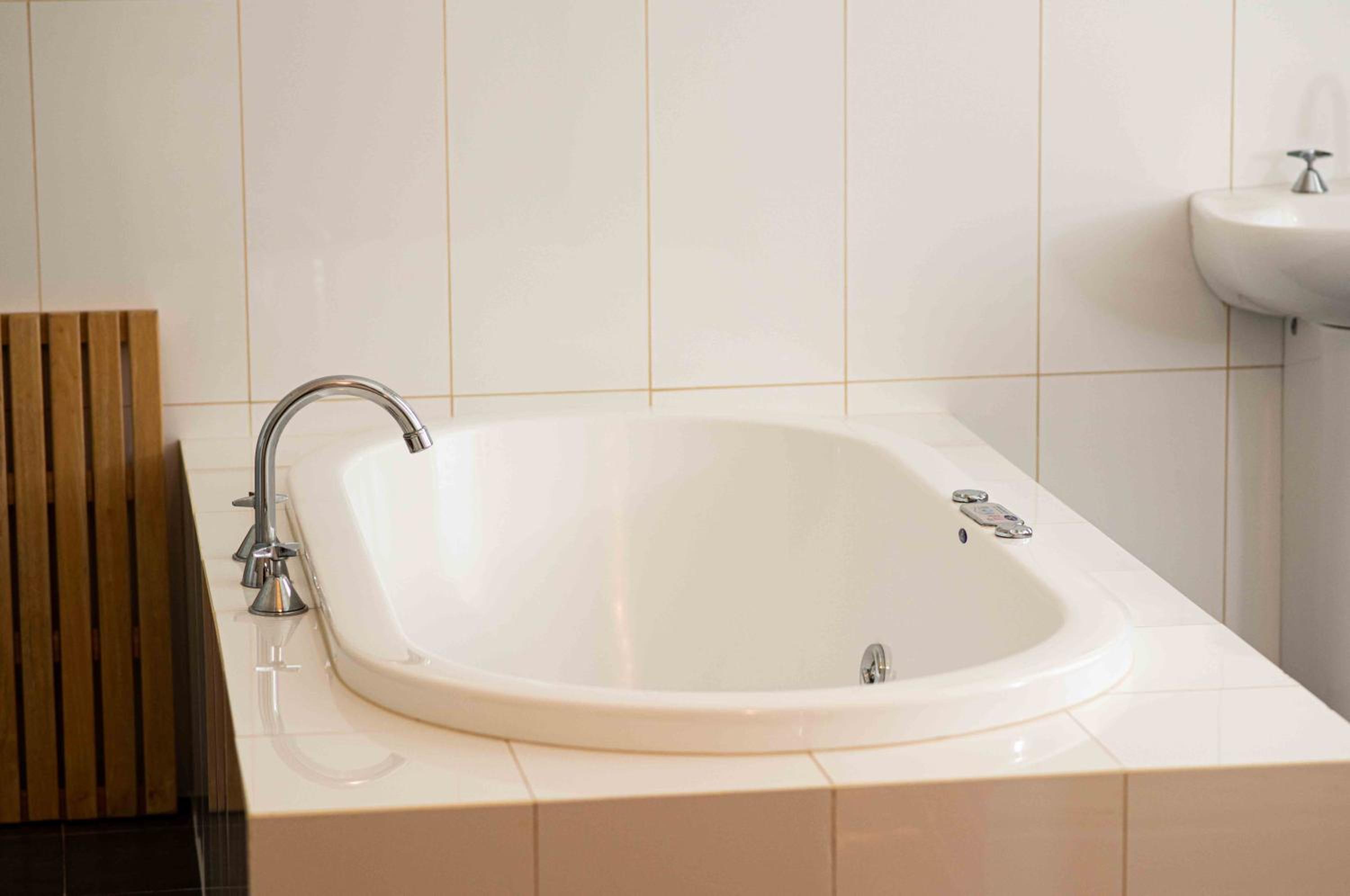 Deluxe King Suite photo 3