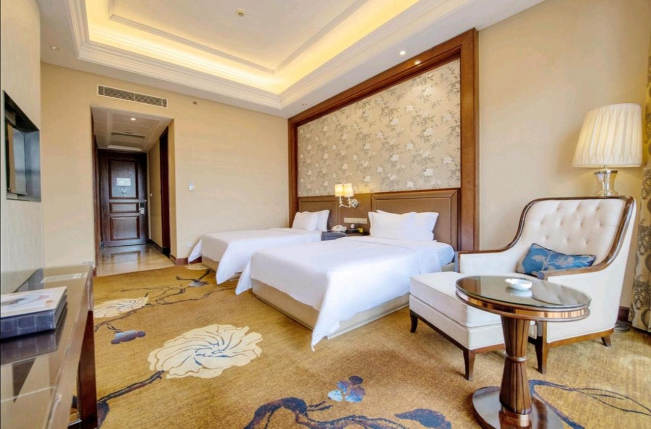 Deluxe Room with Two Twin Beds and Lake View Room, Non-Smoking photo 3
