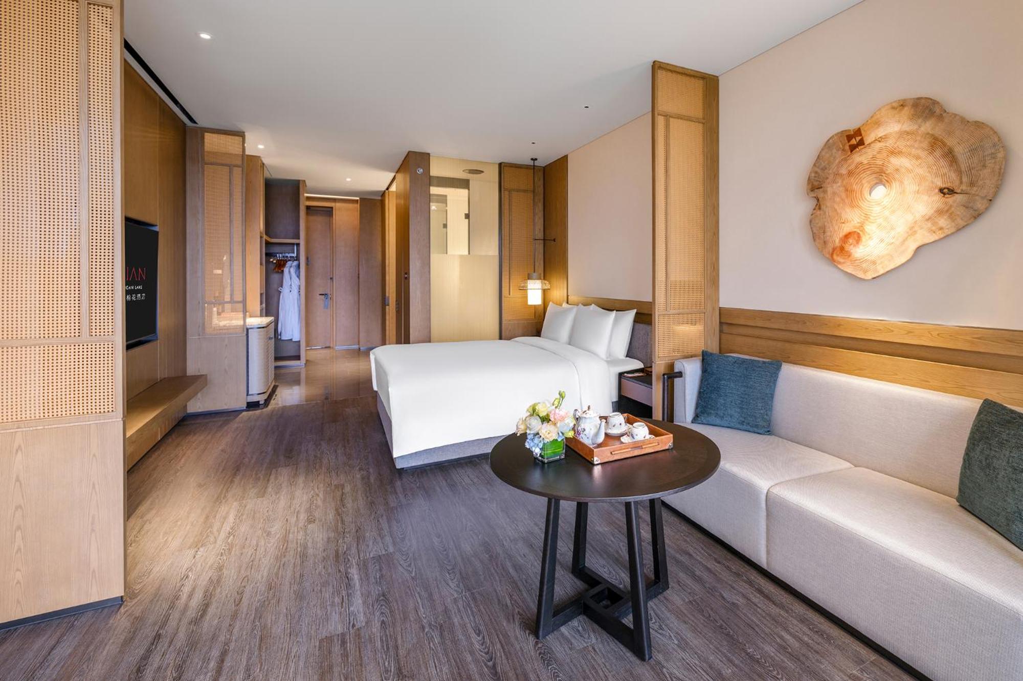 Premium Double Room with Lake View photo 2