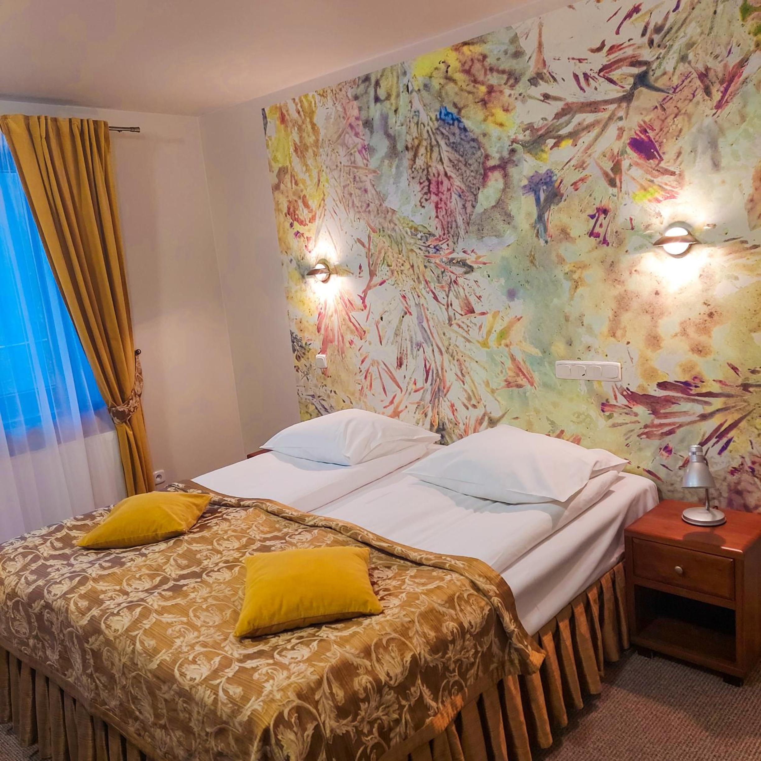 Double or Twin Room with Terrace - Photo 9